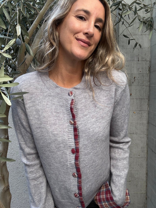 Sweater escocés gris