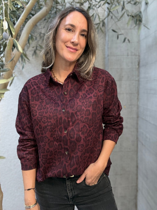 Blusa suede print burdeo