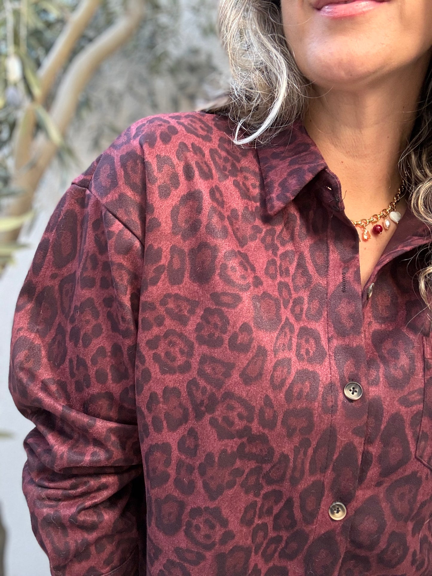 Blusa suede print burdeo