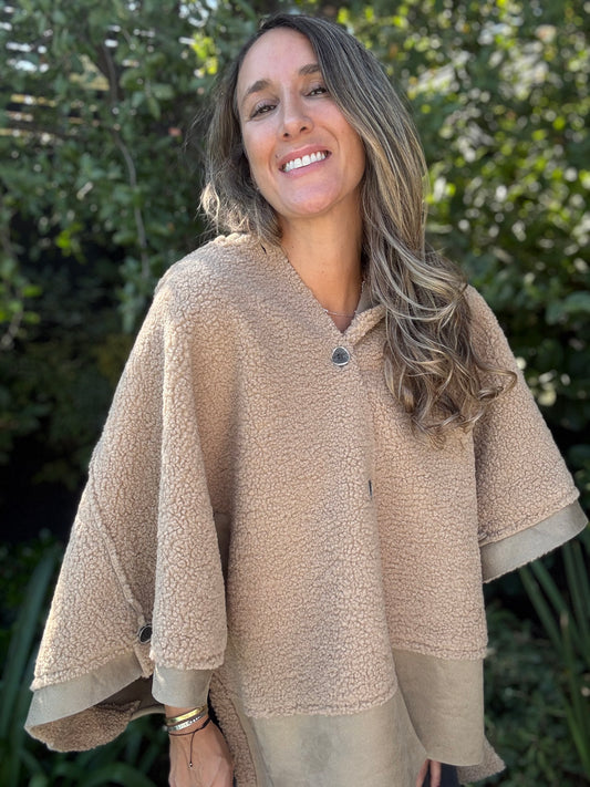 Poncho corderito beige