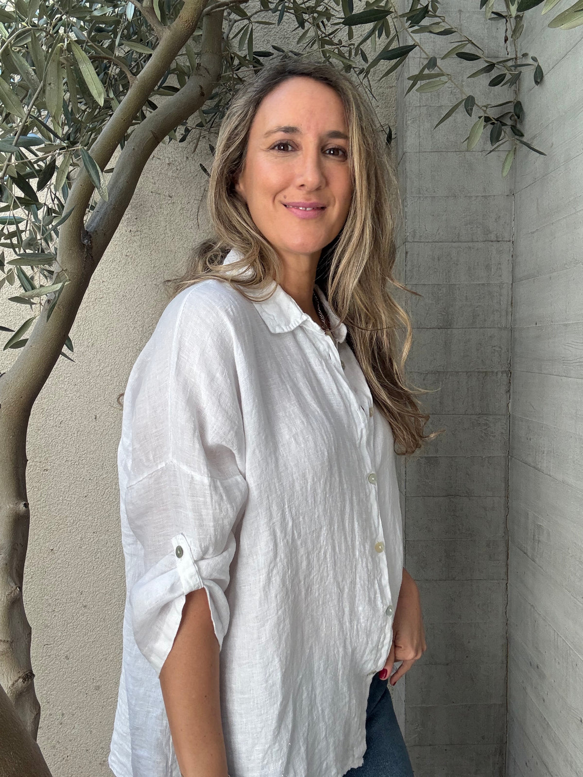 Blusa clásica 100% lino blanco