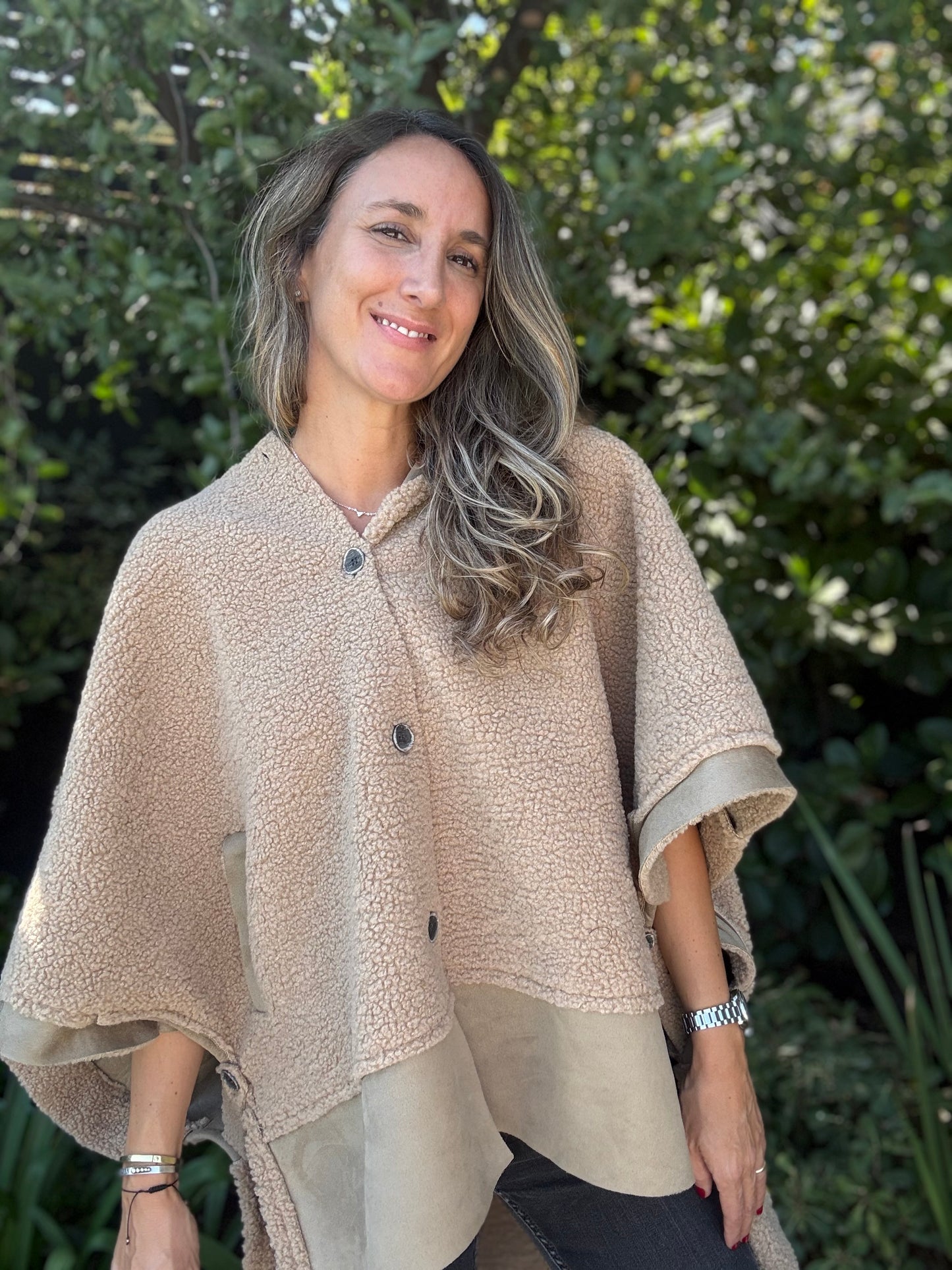 Poncho corderito beige