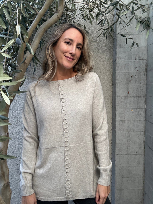 Sweater básico ribete arena