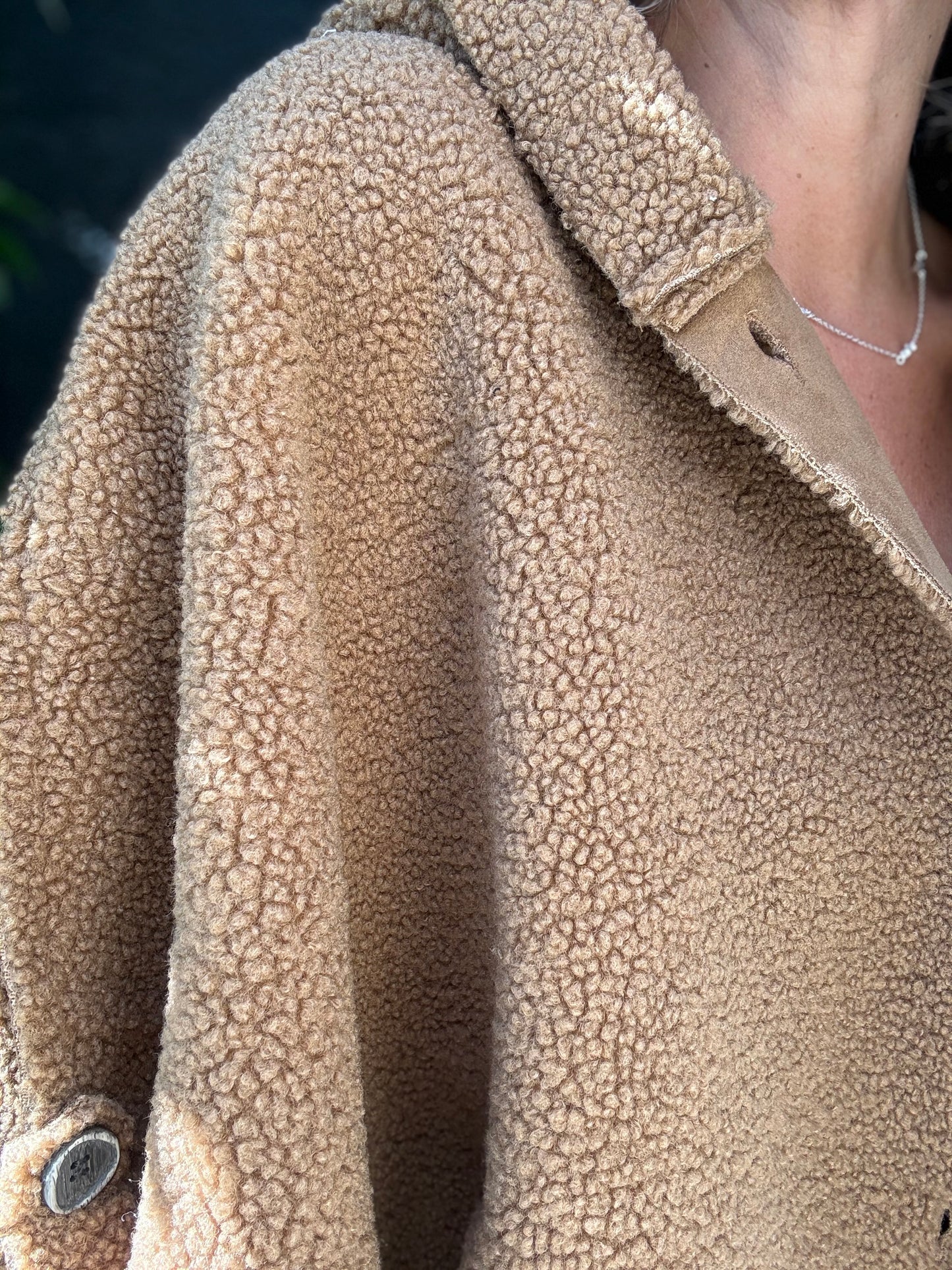 Poncho corderito camel