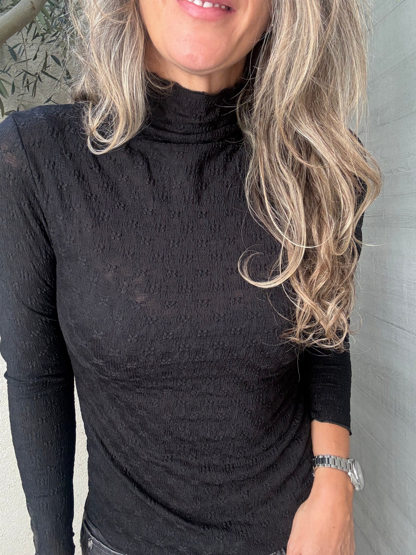 Polera encaje negro