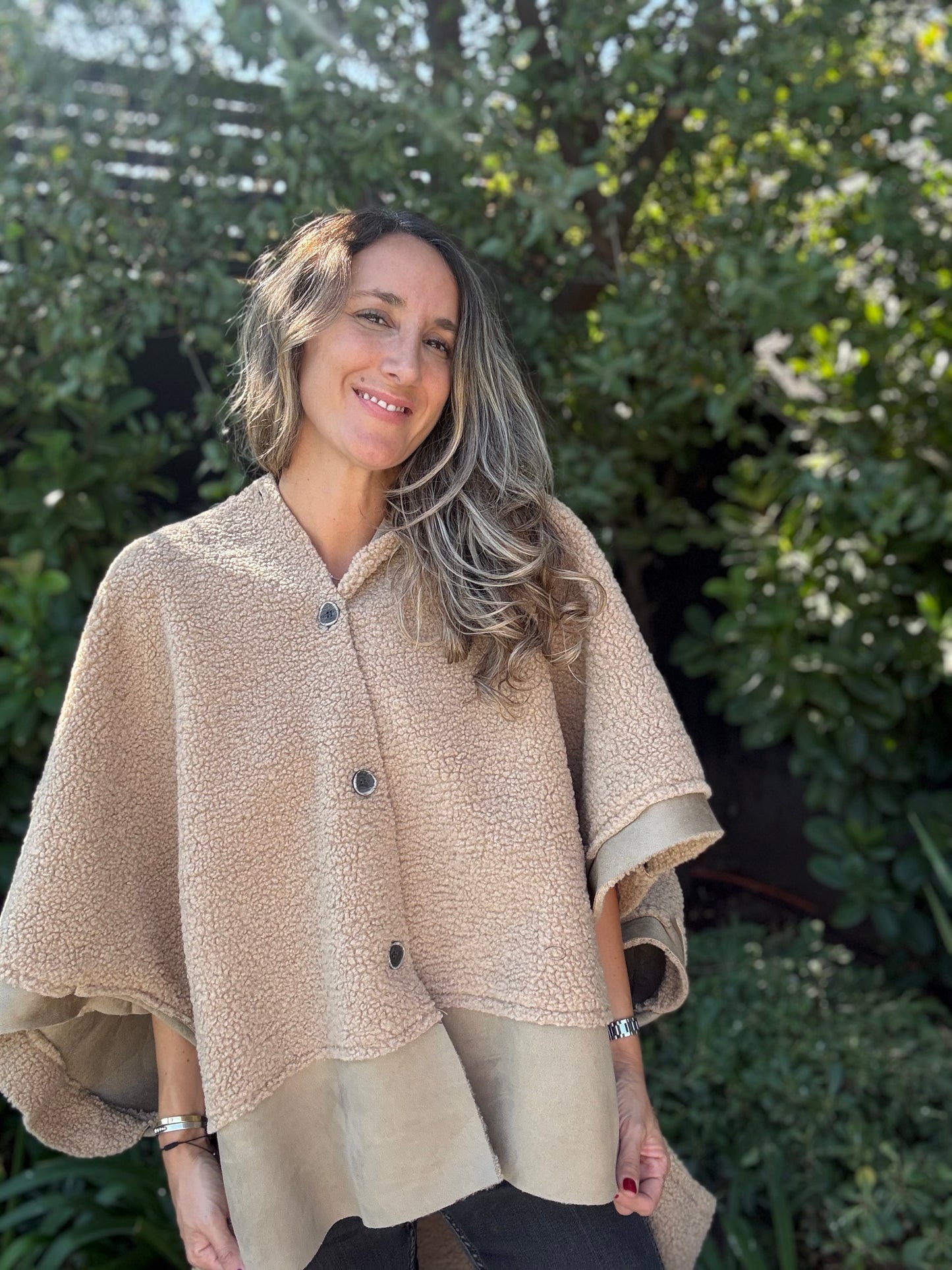 Poncho corderito beige