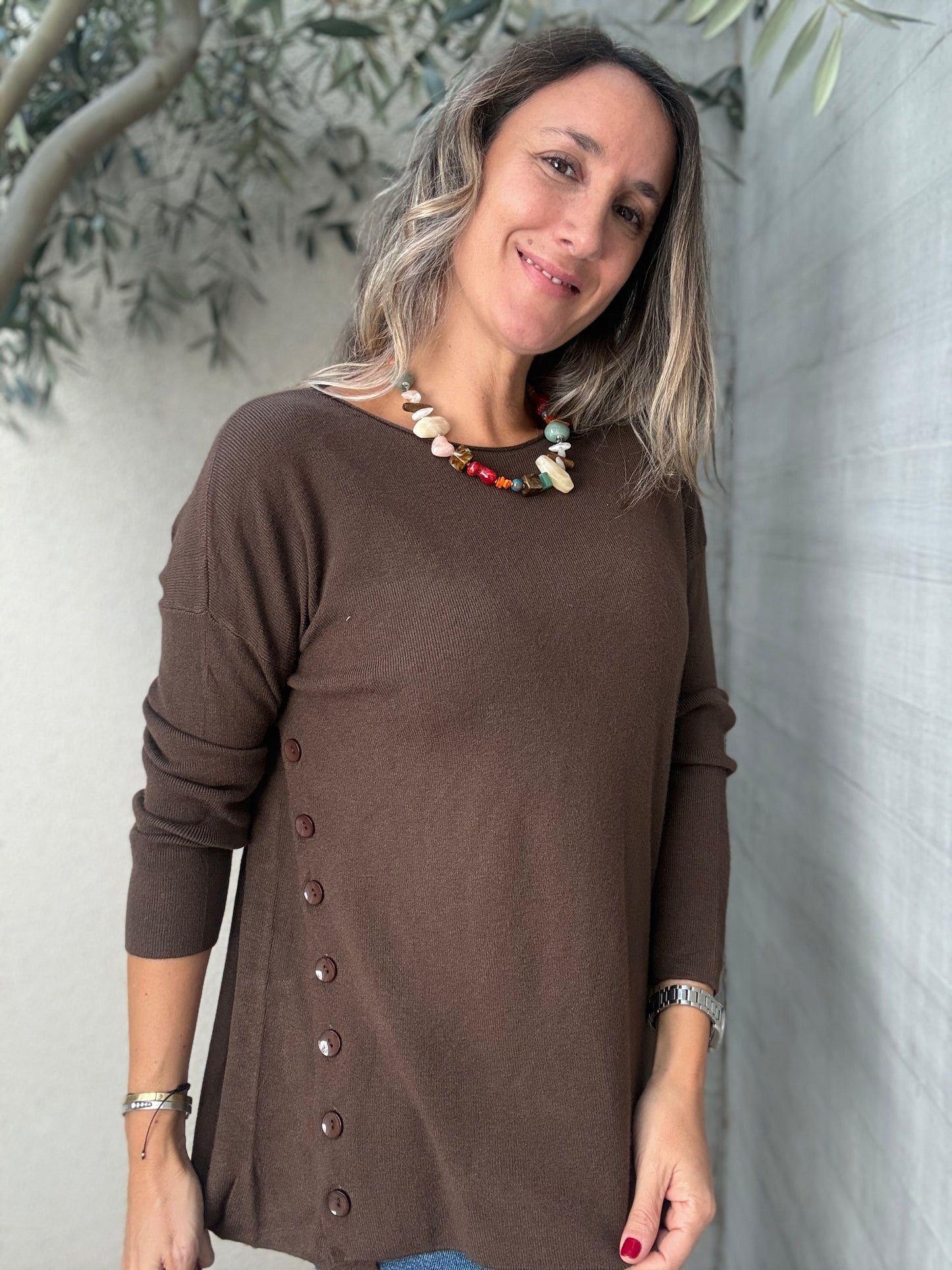 Sweater básico botones café
