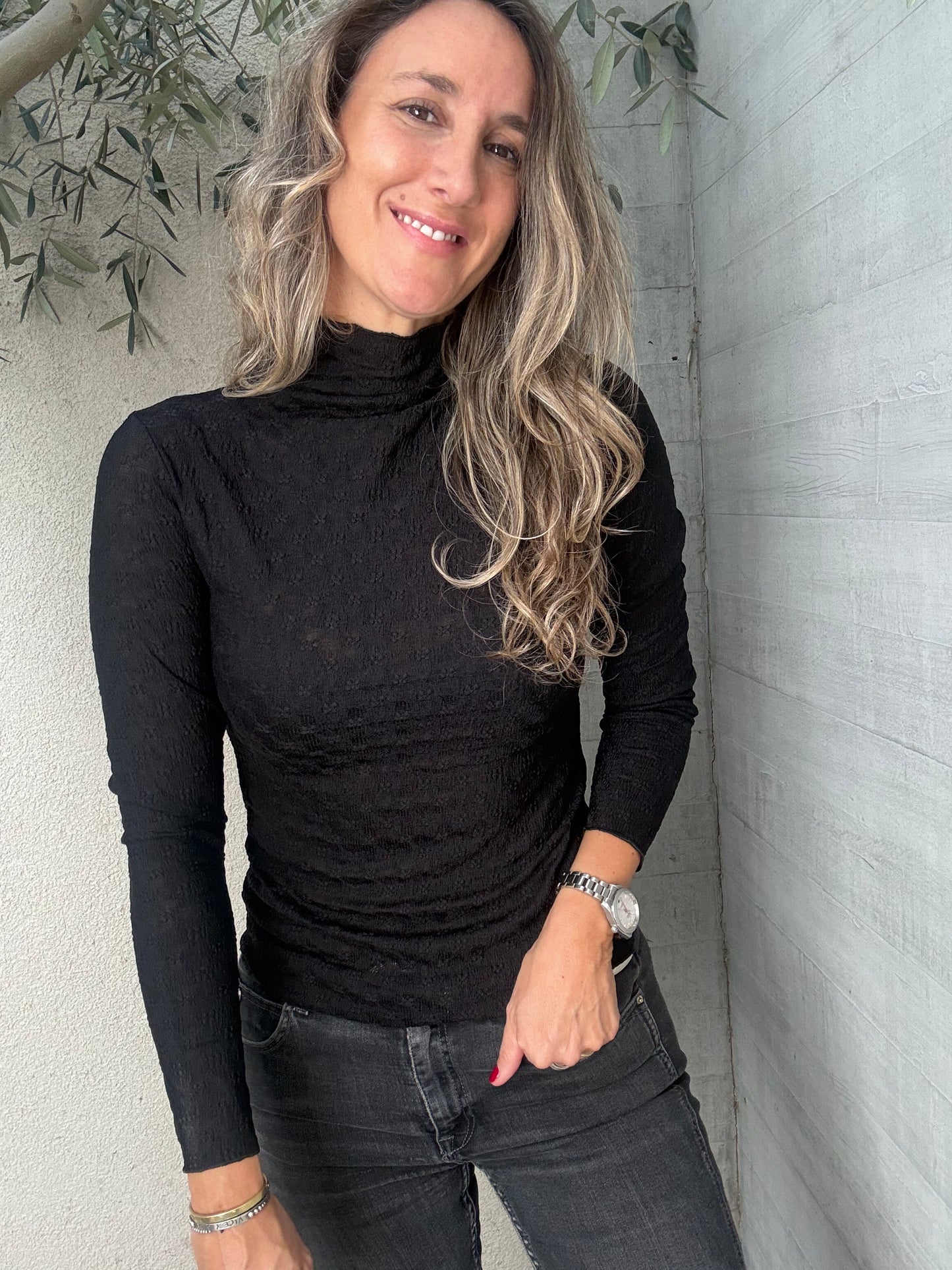 Polera encaje negro