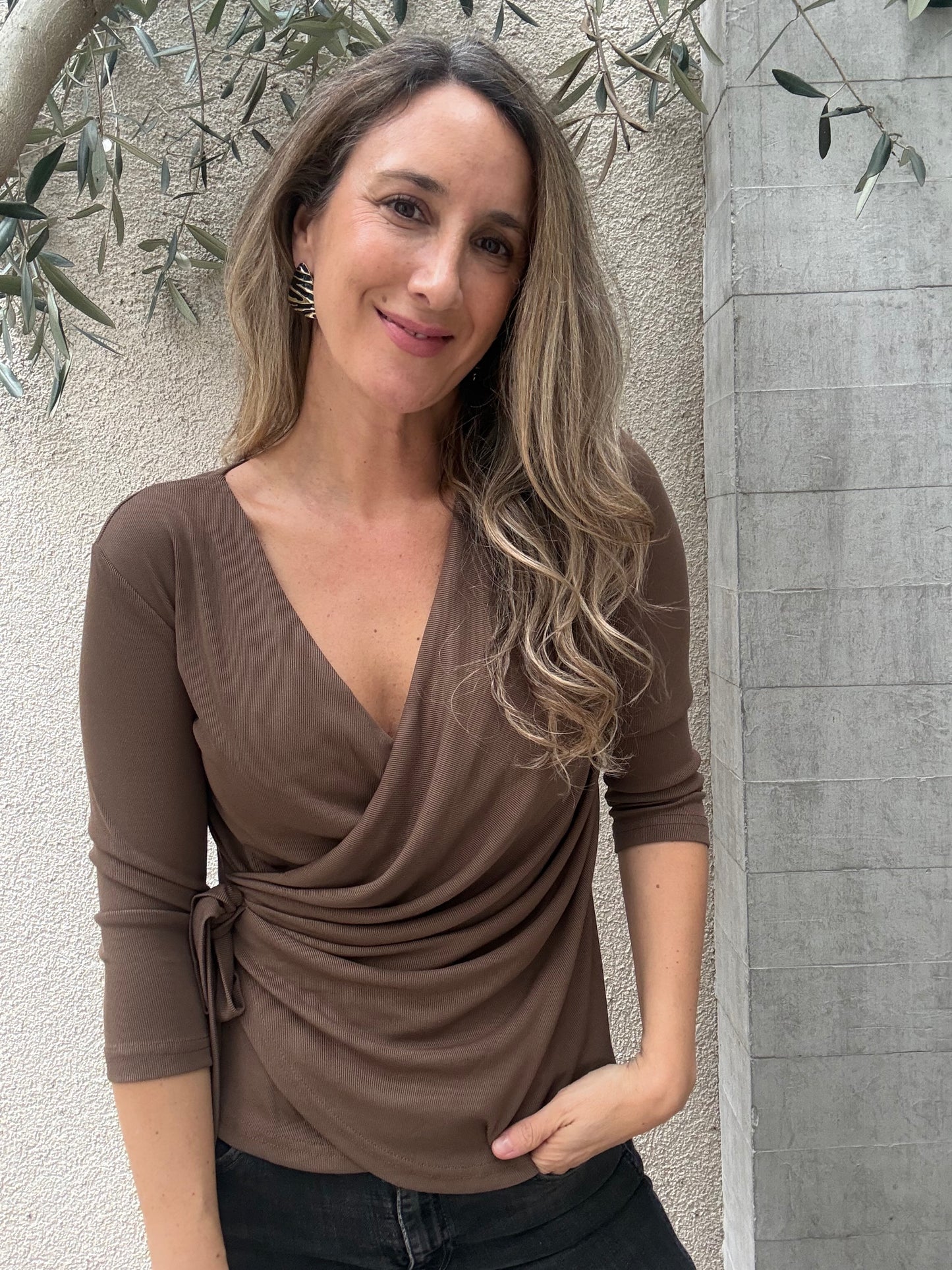 Polera Girona cafe oscuro
