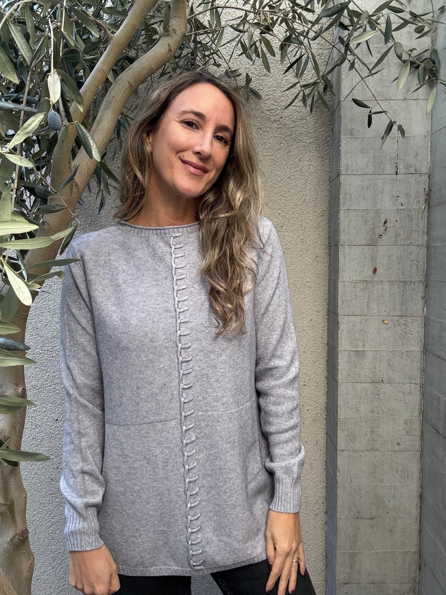 Sweater básico ribete gris
