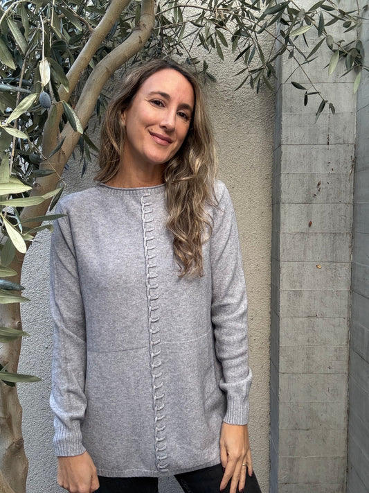 Sweater básico ribete gris
