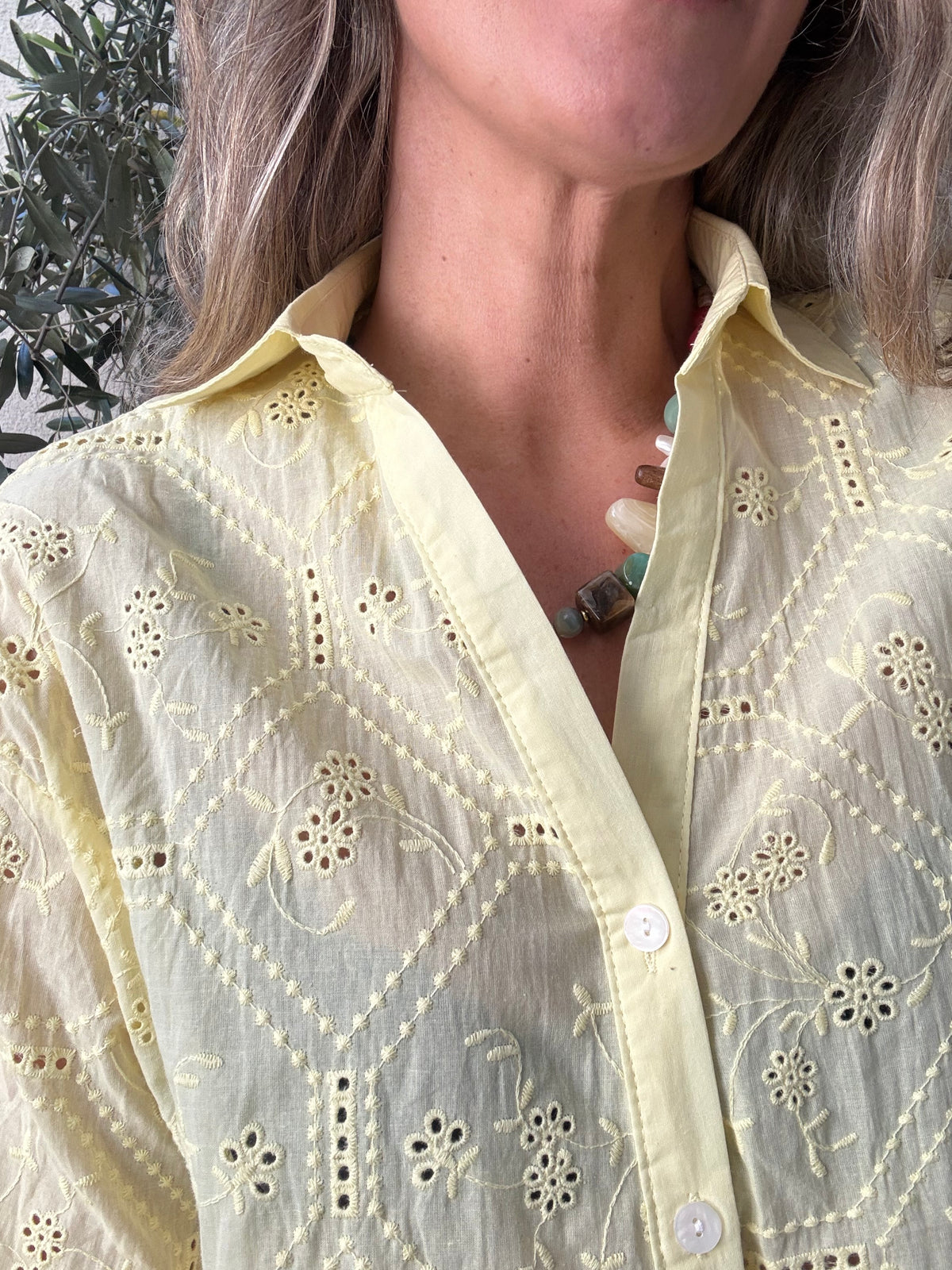 Blusa simple broderie amarilla