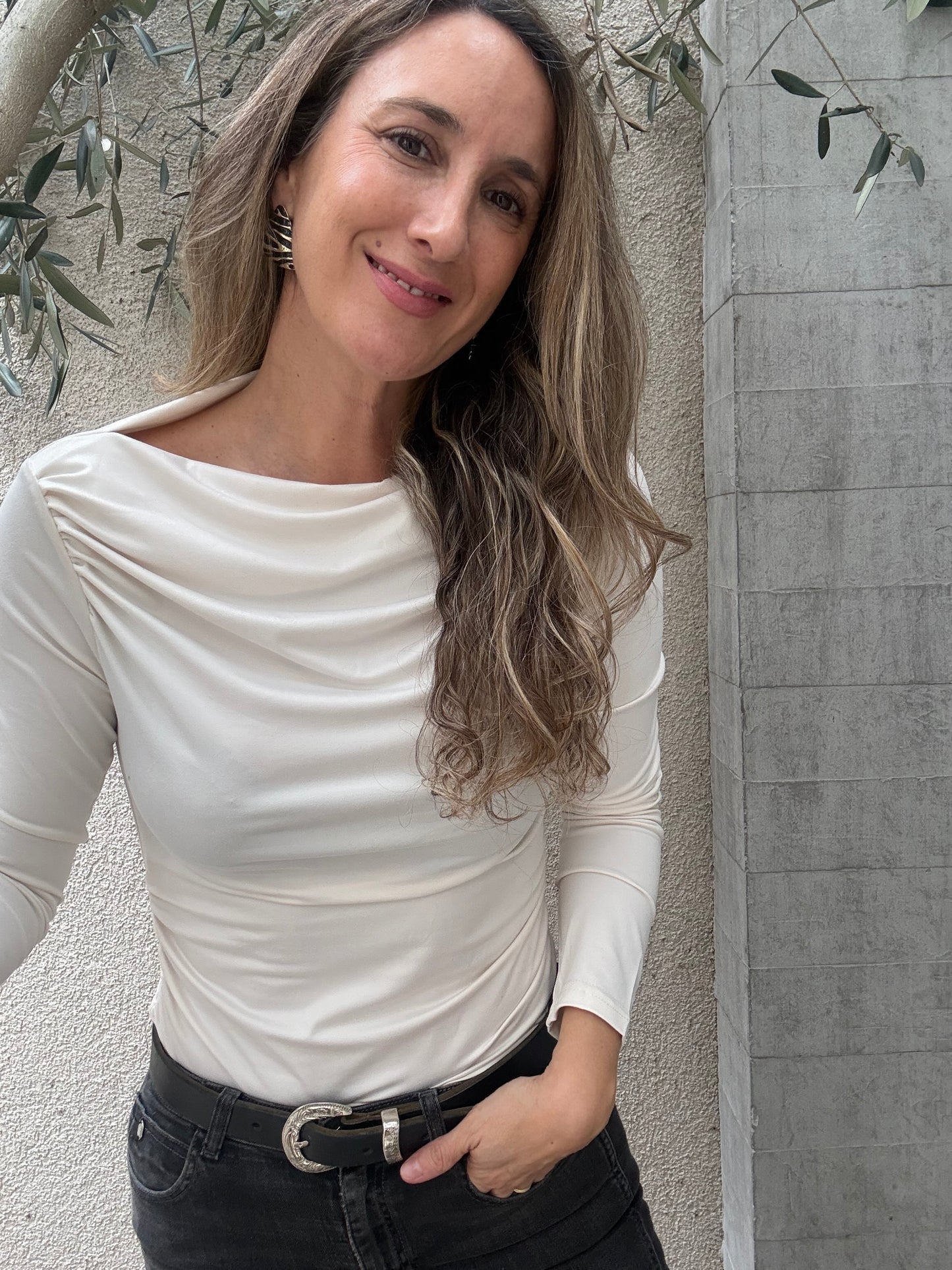 Polera drapeada blanca
