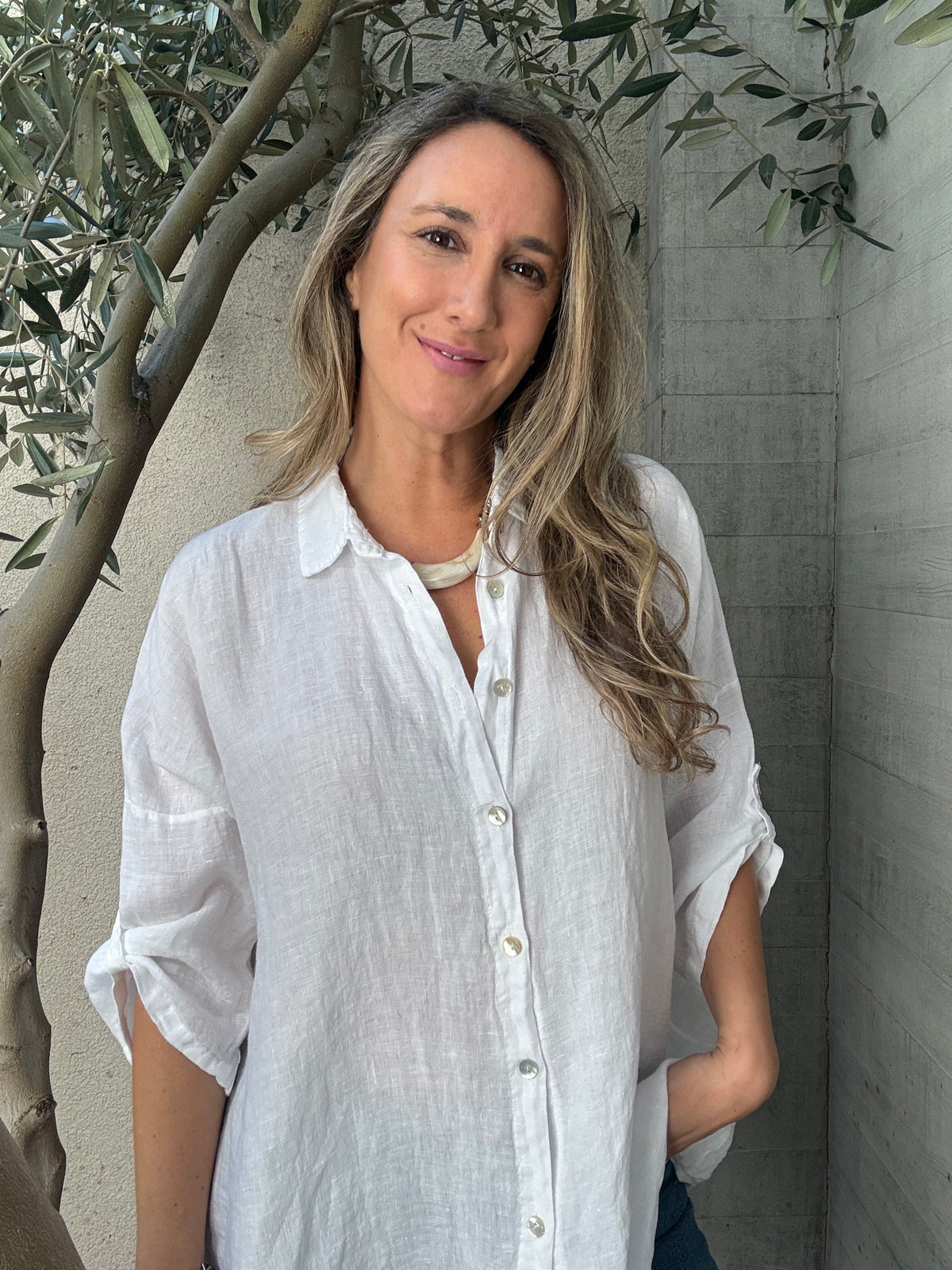 Blusa clásica 100% lino blanco