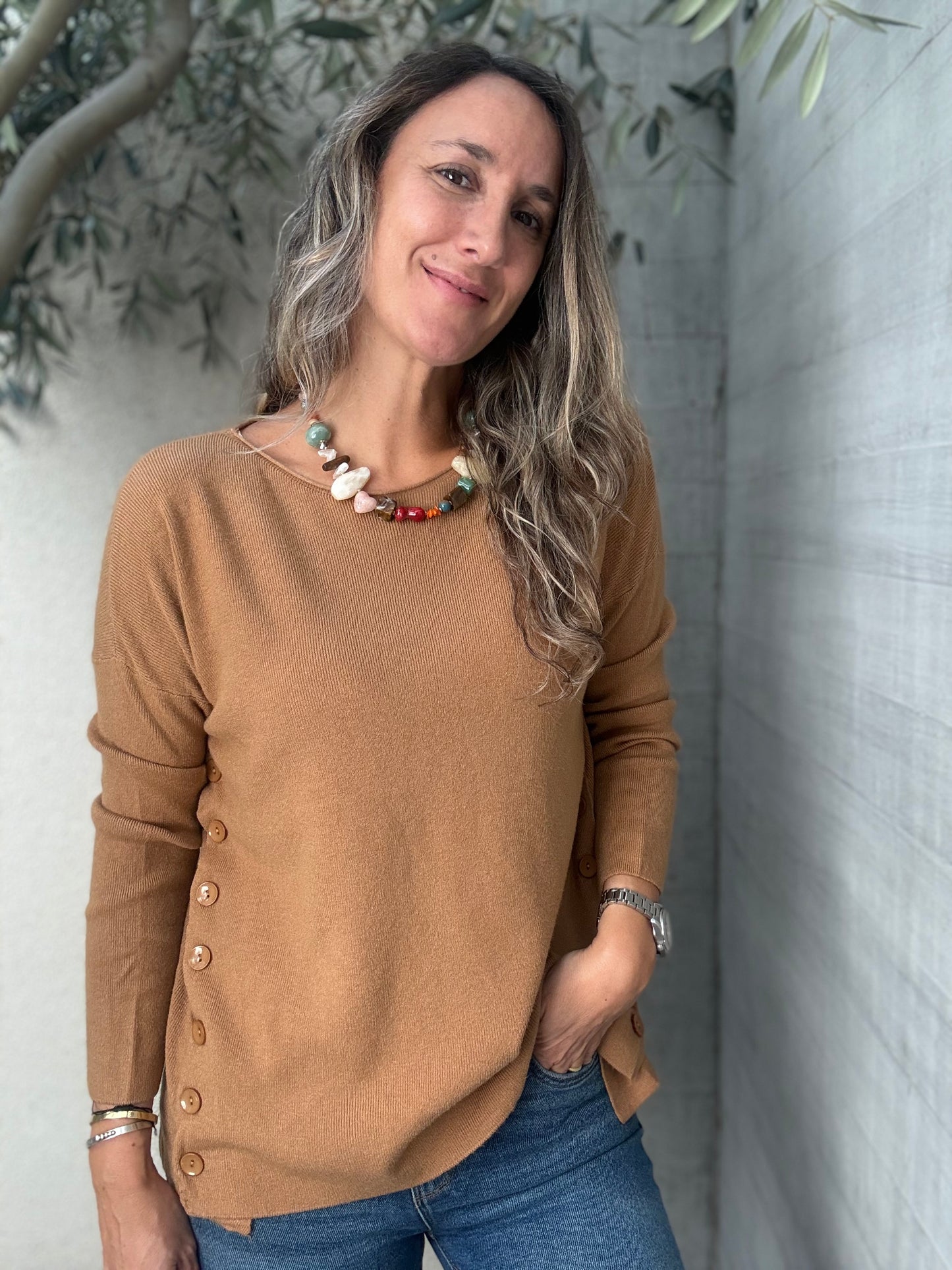 Sweater básico botones camel
