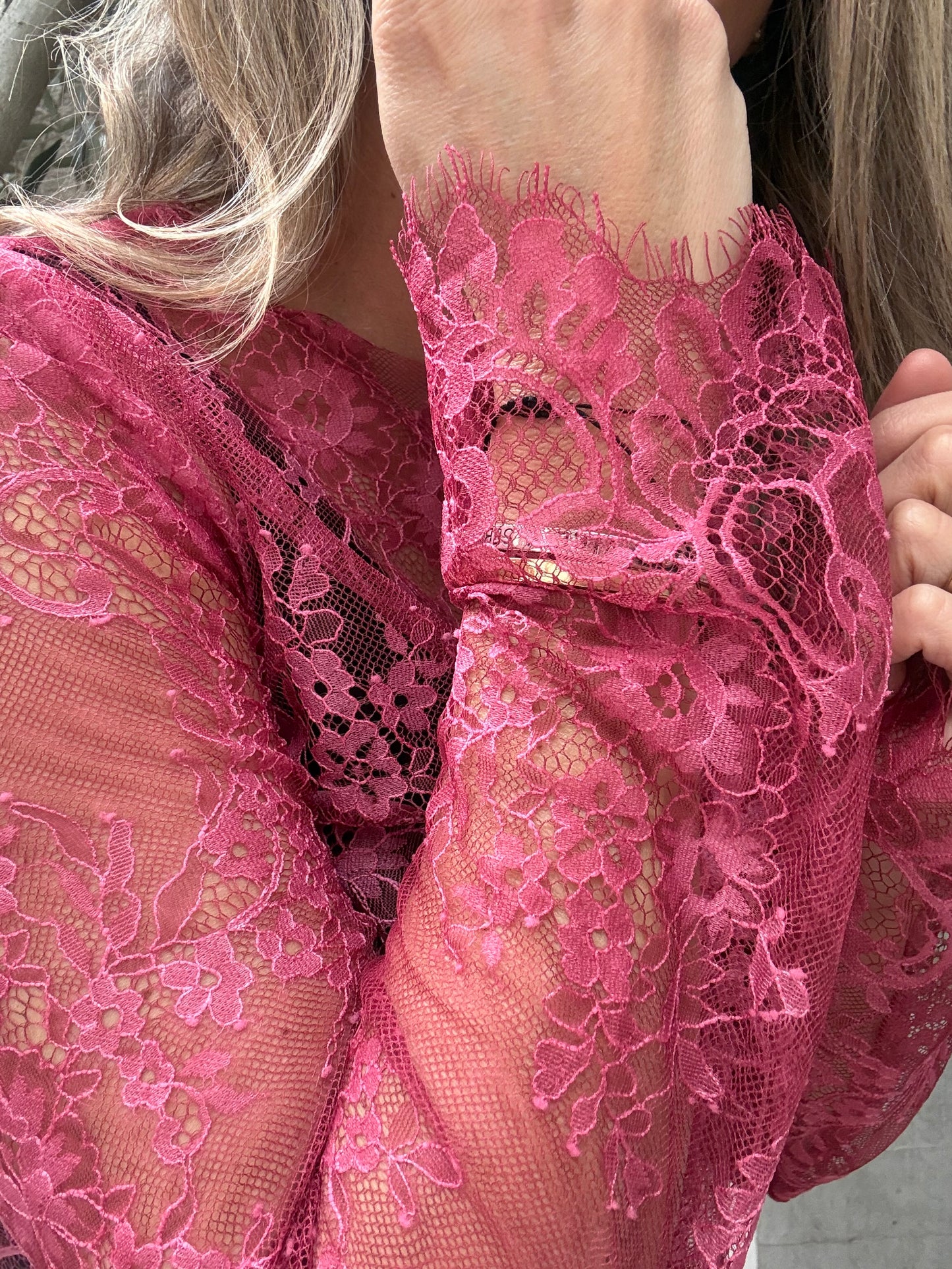 Polera simple encaje fucsia