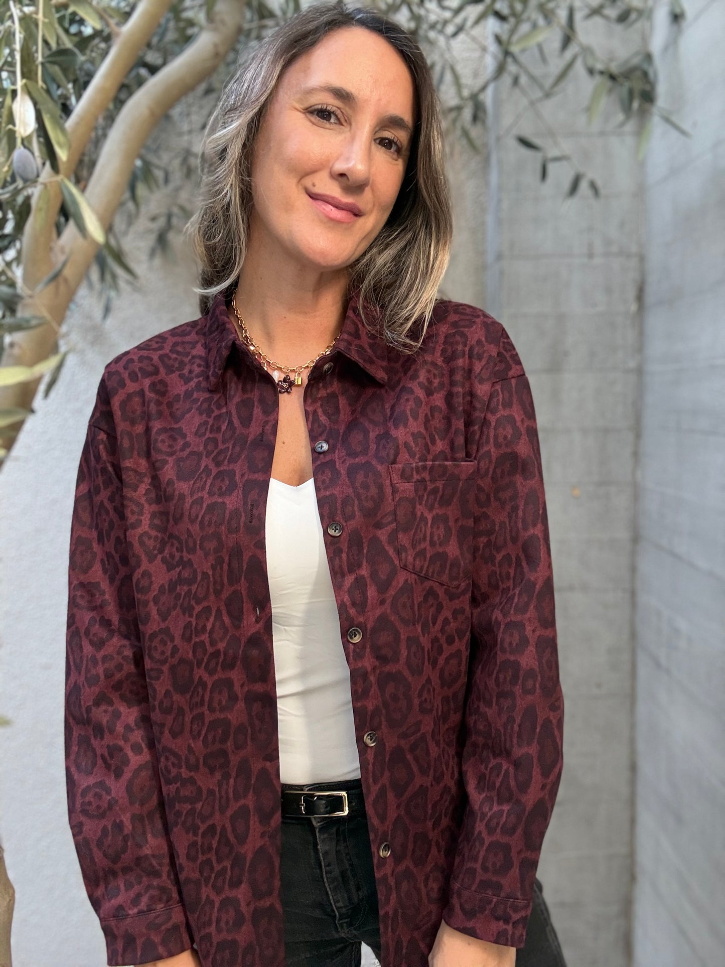 Blusa suede print burdeo