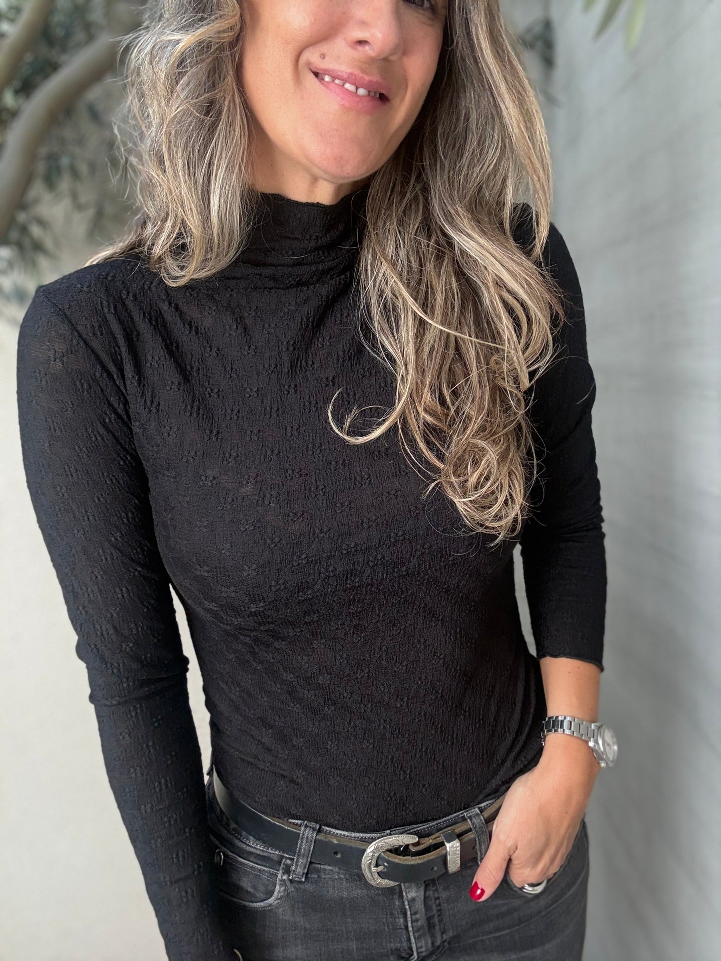 Polera encaje negro