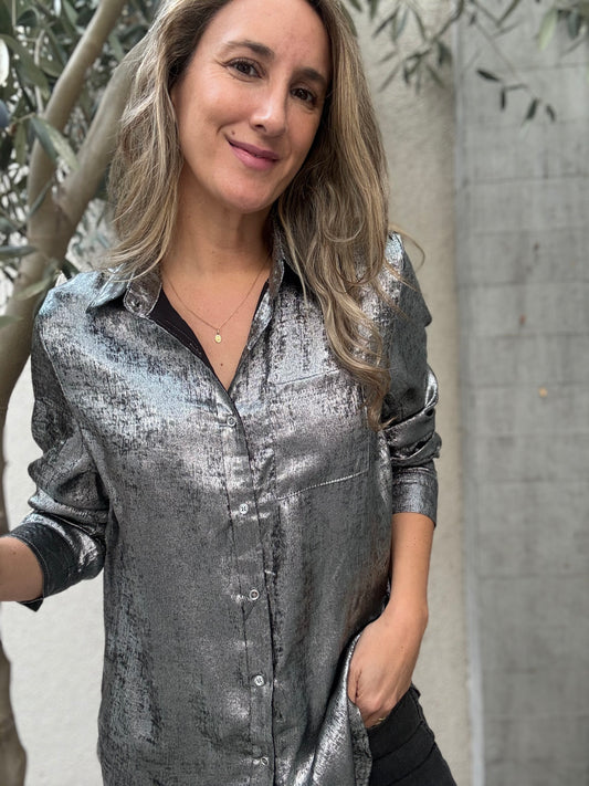 Blusa metalizada plateada