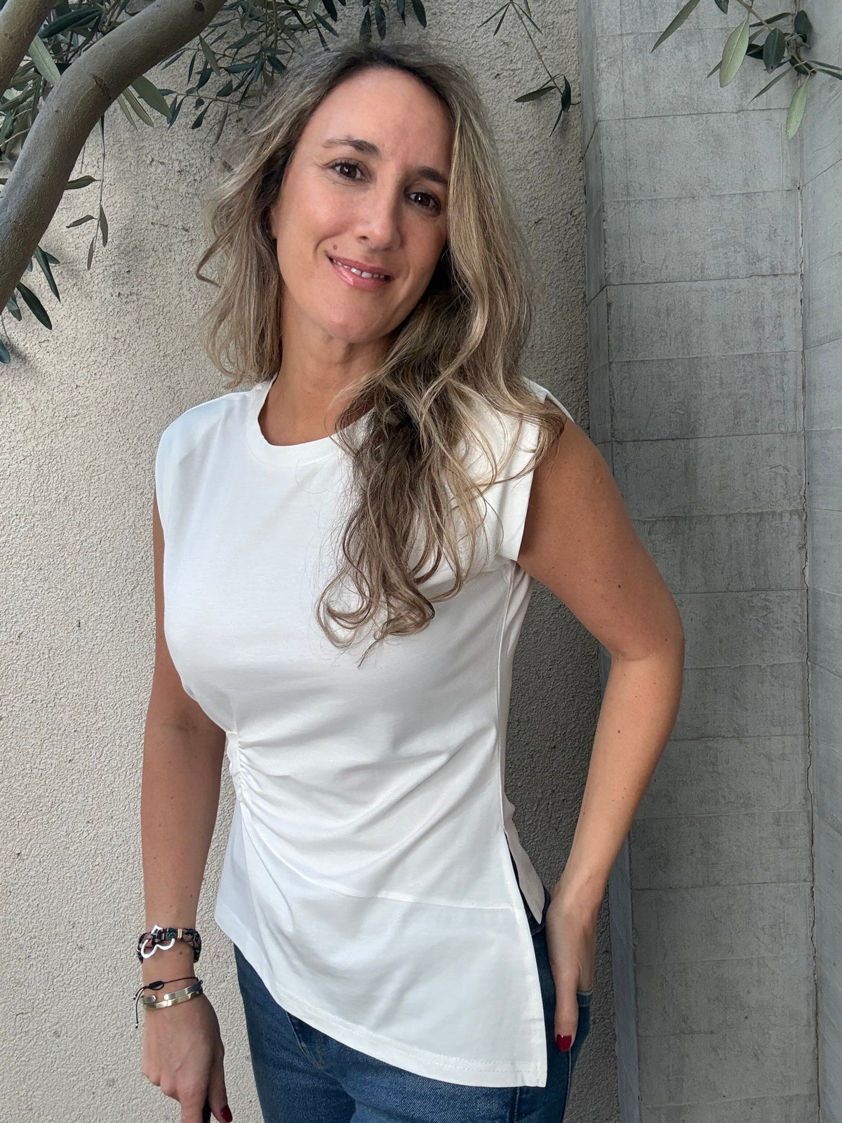 Polera desigual blanca