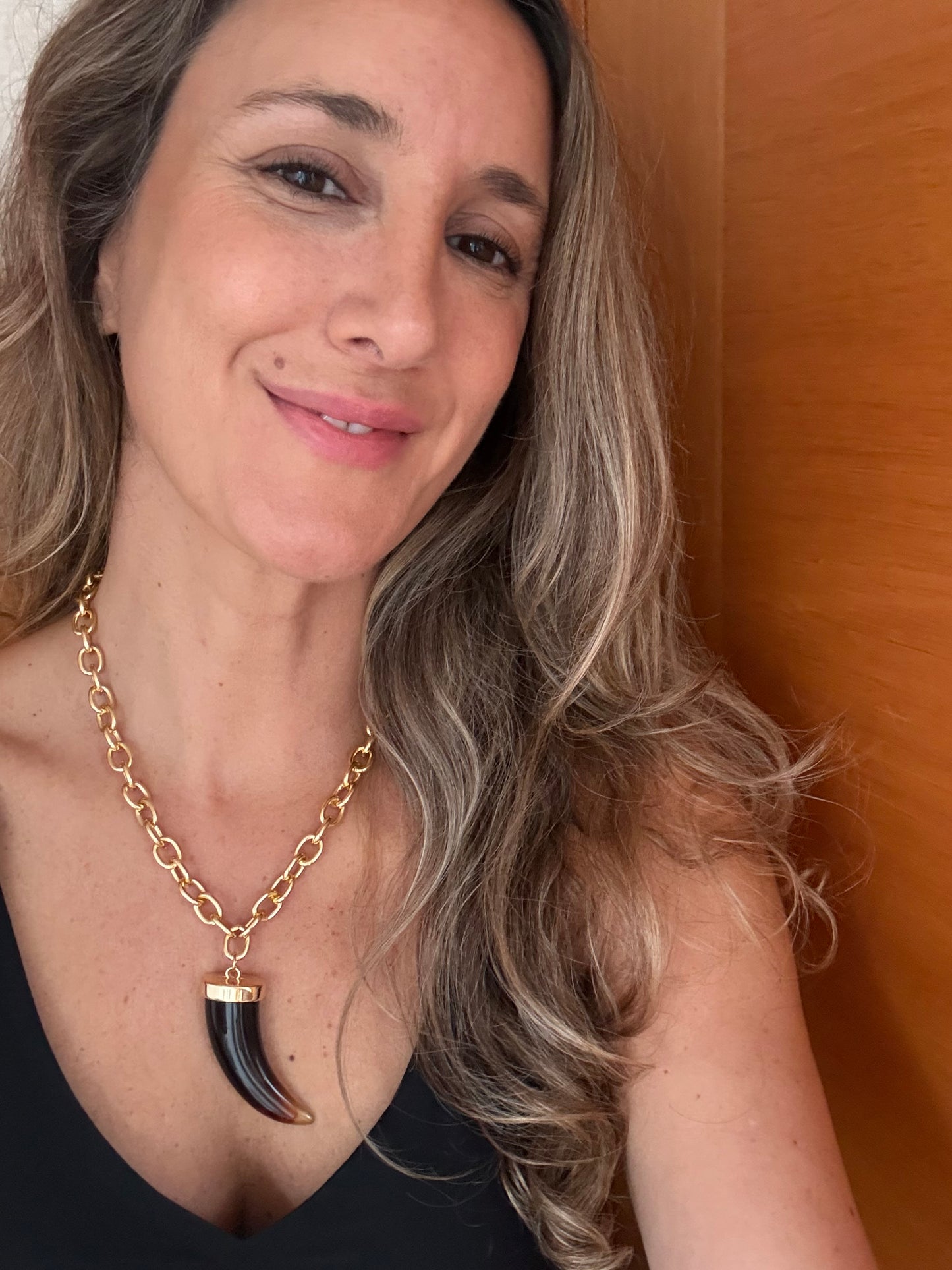 Collar cacho café