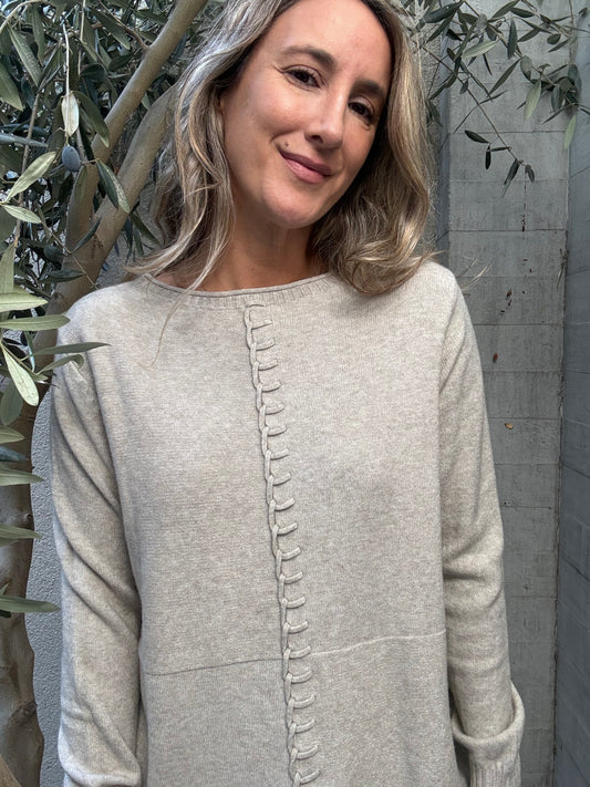 Sweater básico ribete arena