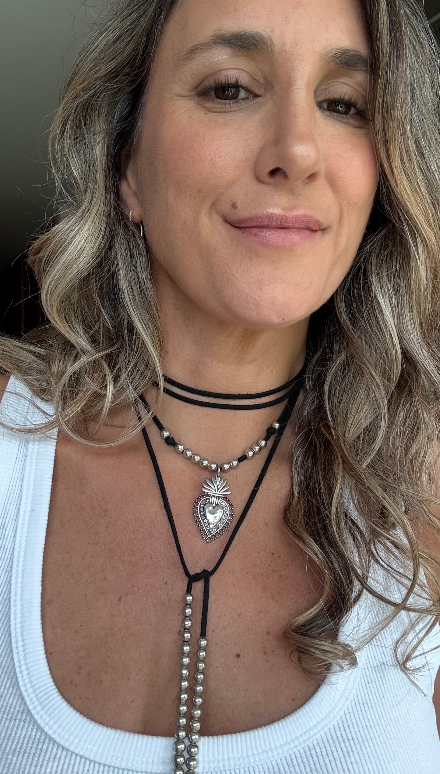 Collar gamuza sagrado