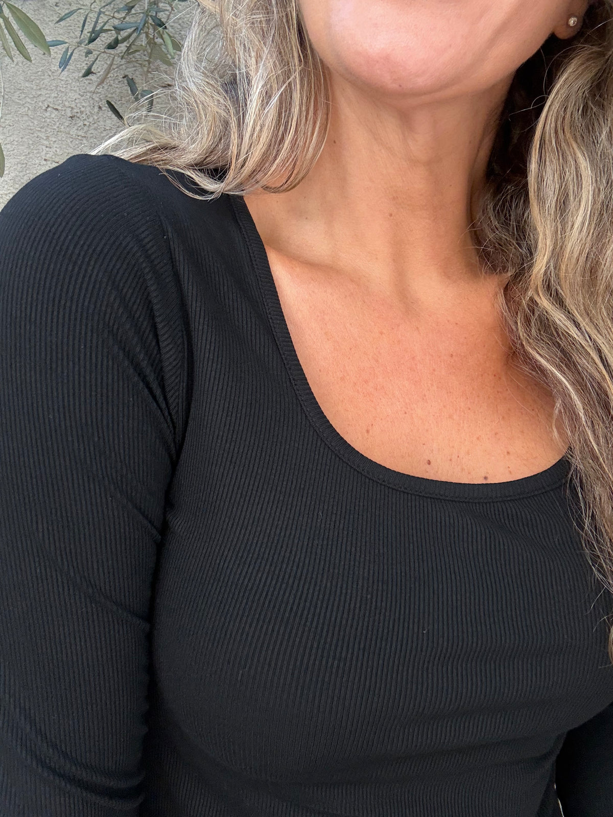 Polera básica acanalada negra