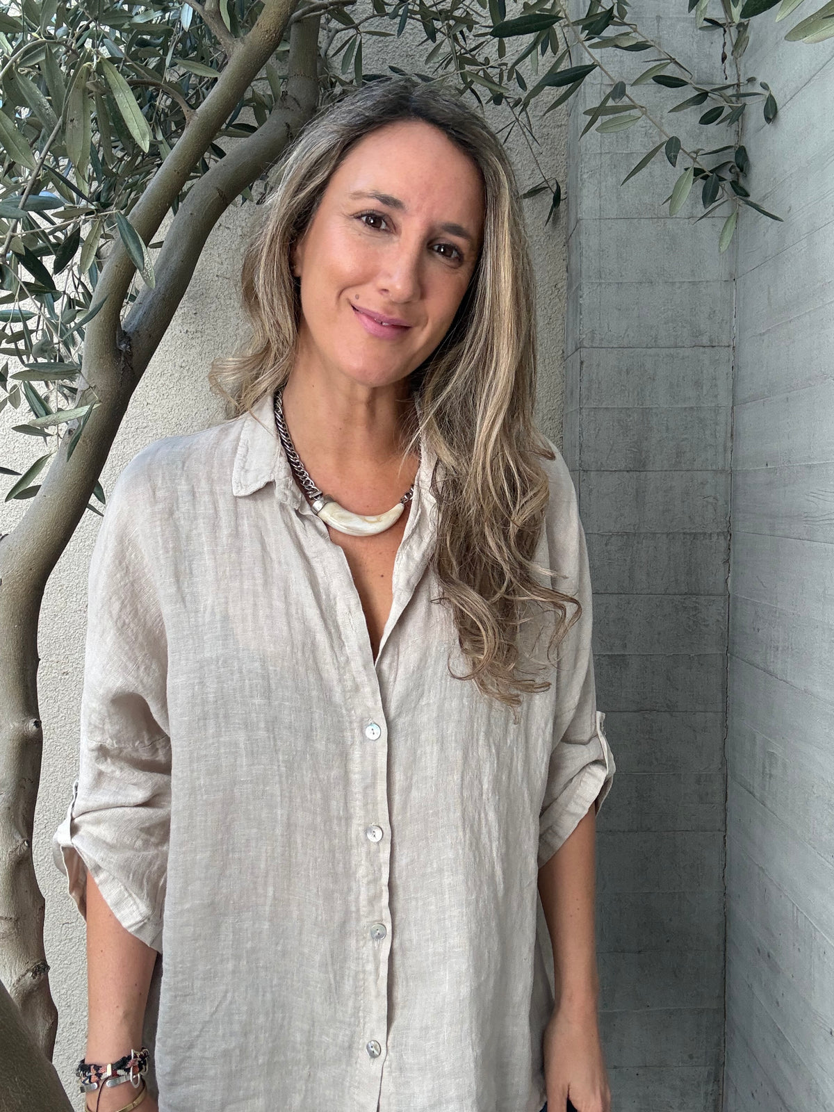 Blusa clásica 100% lino beige