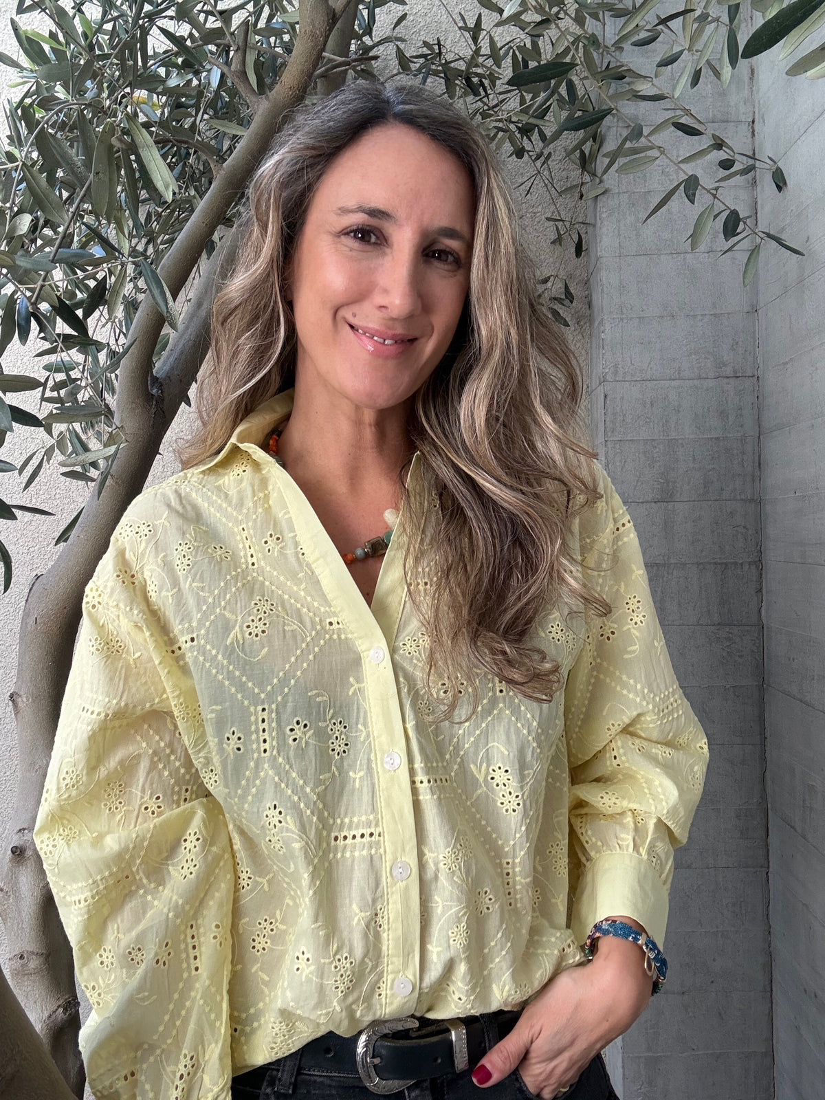 Blusa simple broderie amarilla
