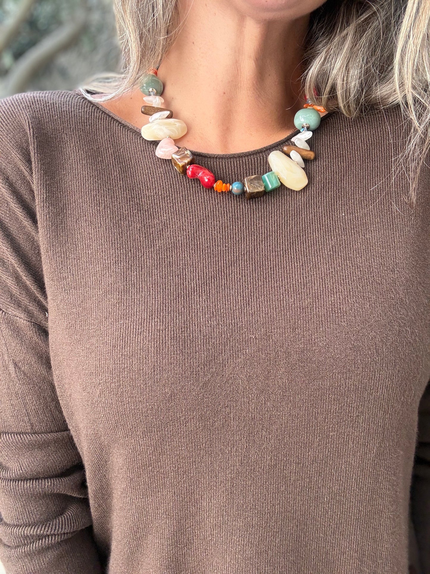 Sweater básico botones café