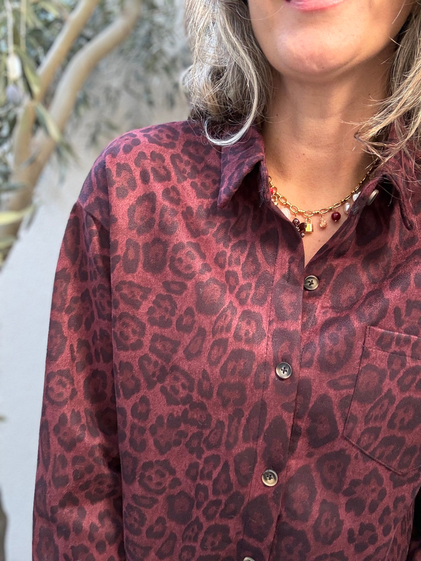 Blusa suede print burdeo