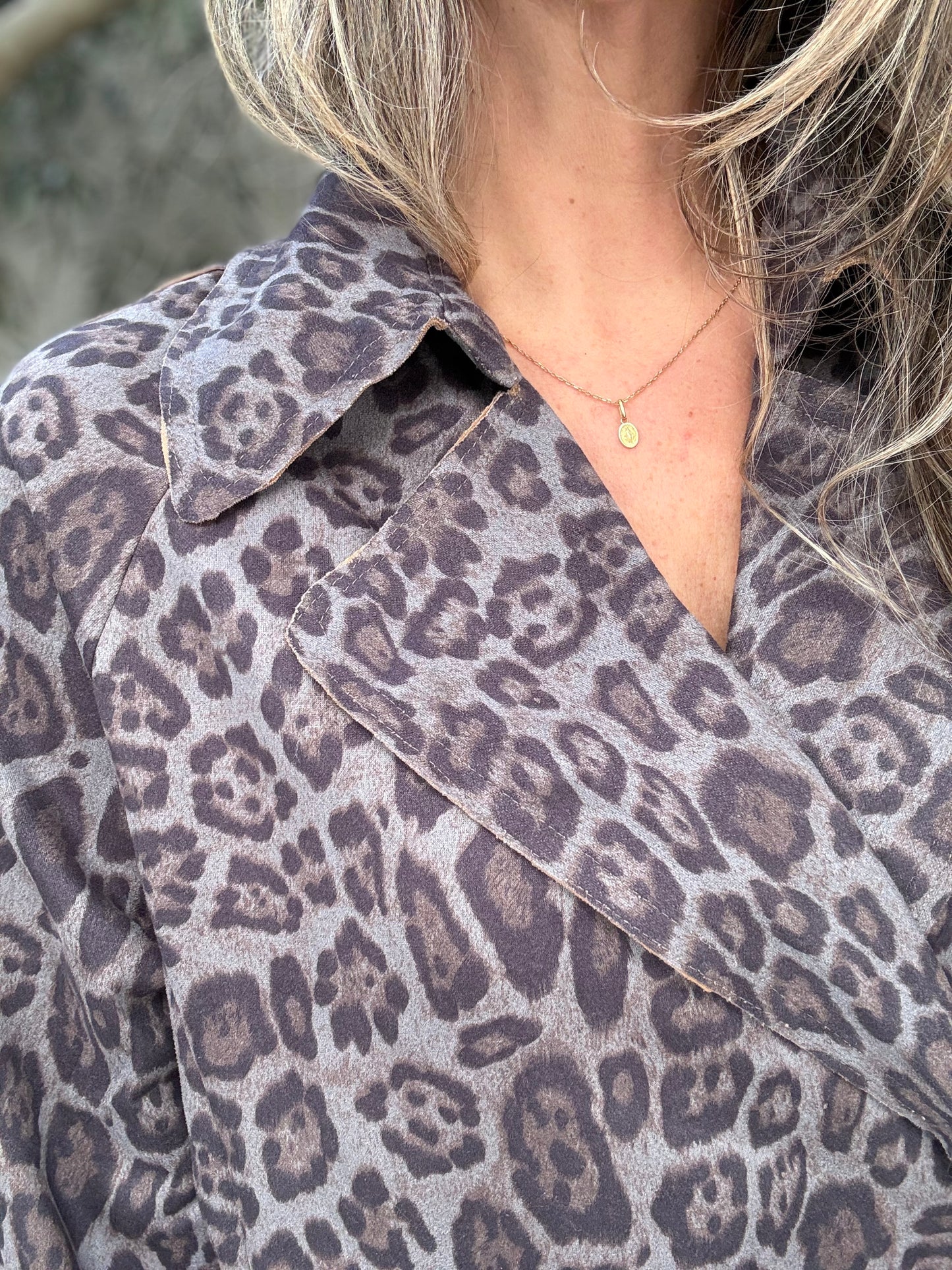Chaqueta suede print gris