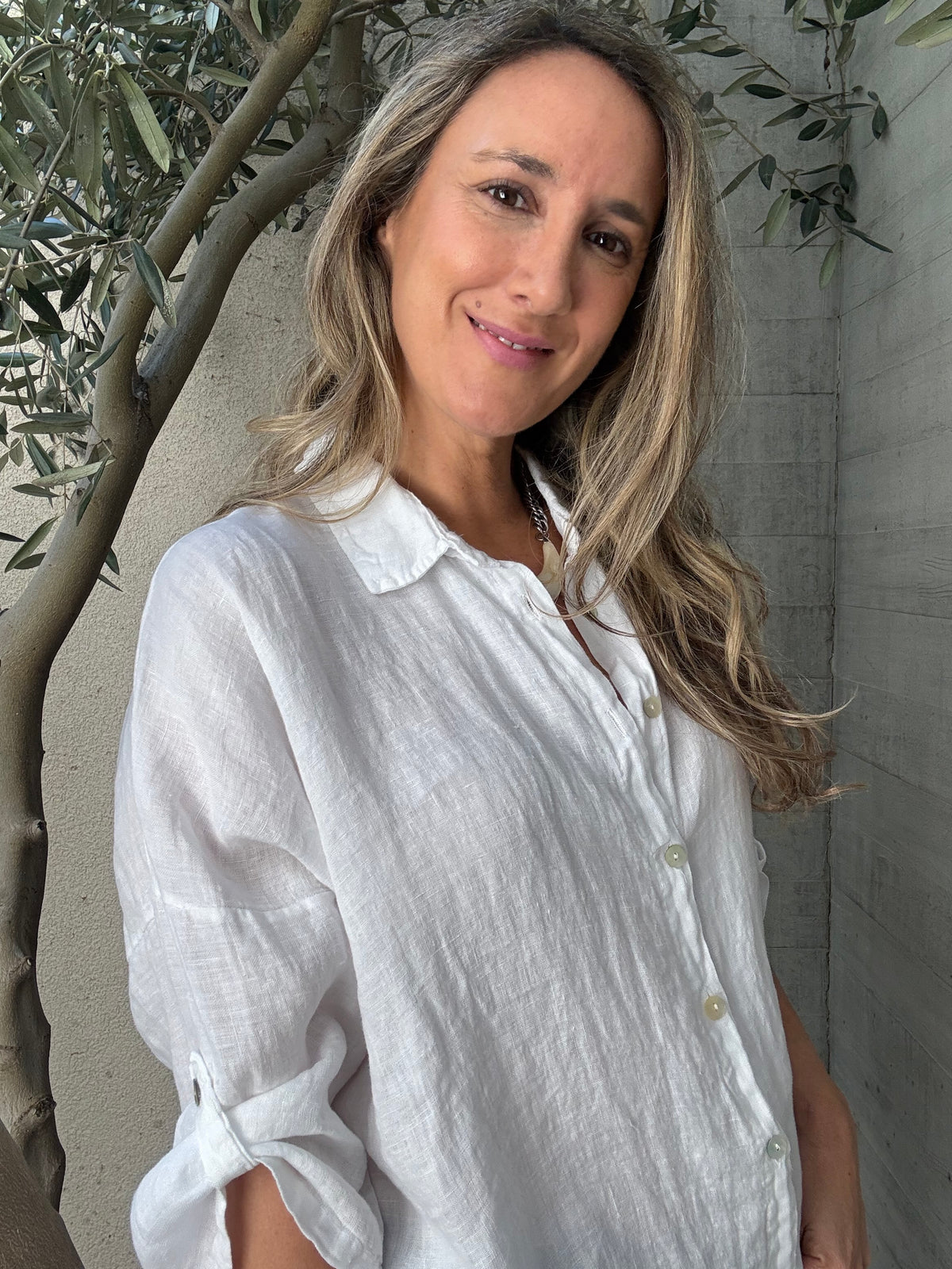Blusa clásica 100% lino blanco