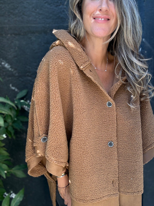 Poncho corderito camel