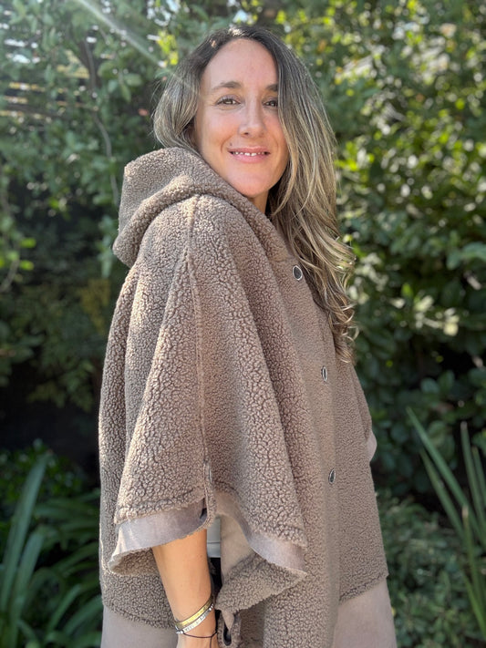 Poncho corderito taupe