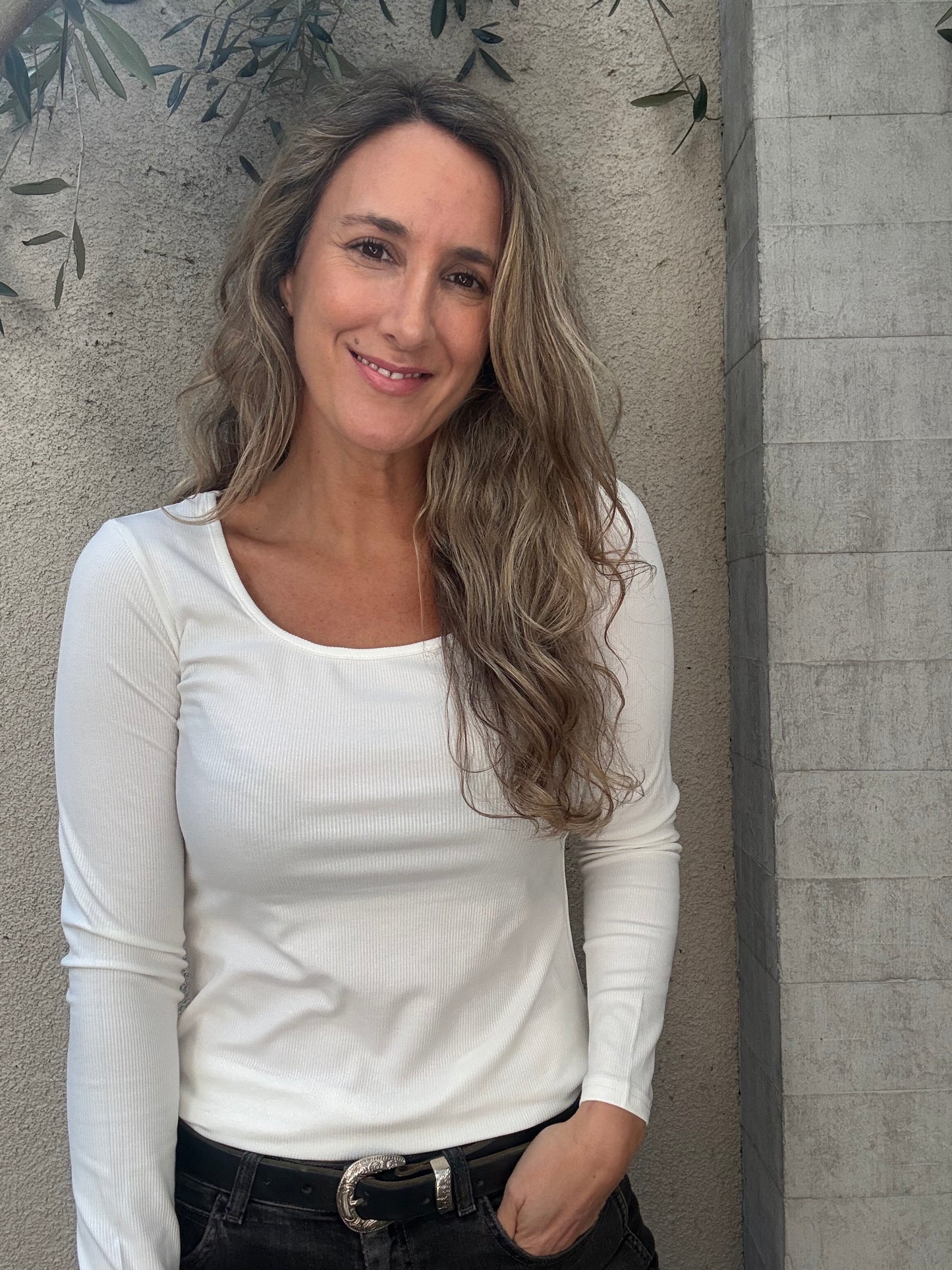 Polera básica acanalada blanca