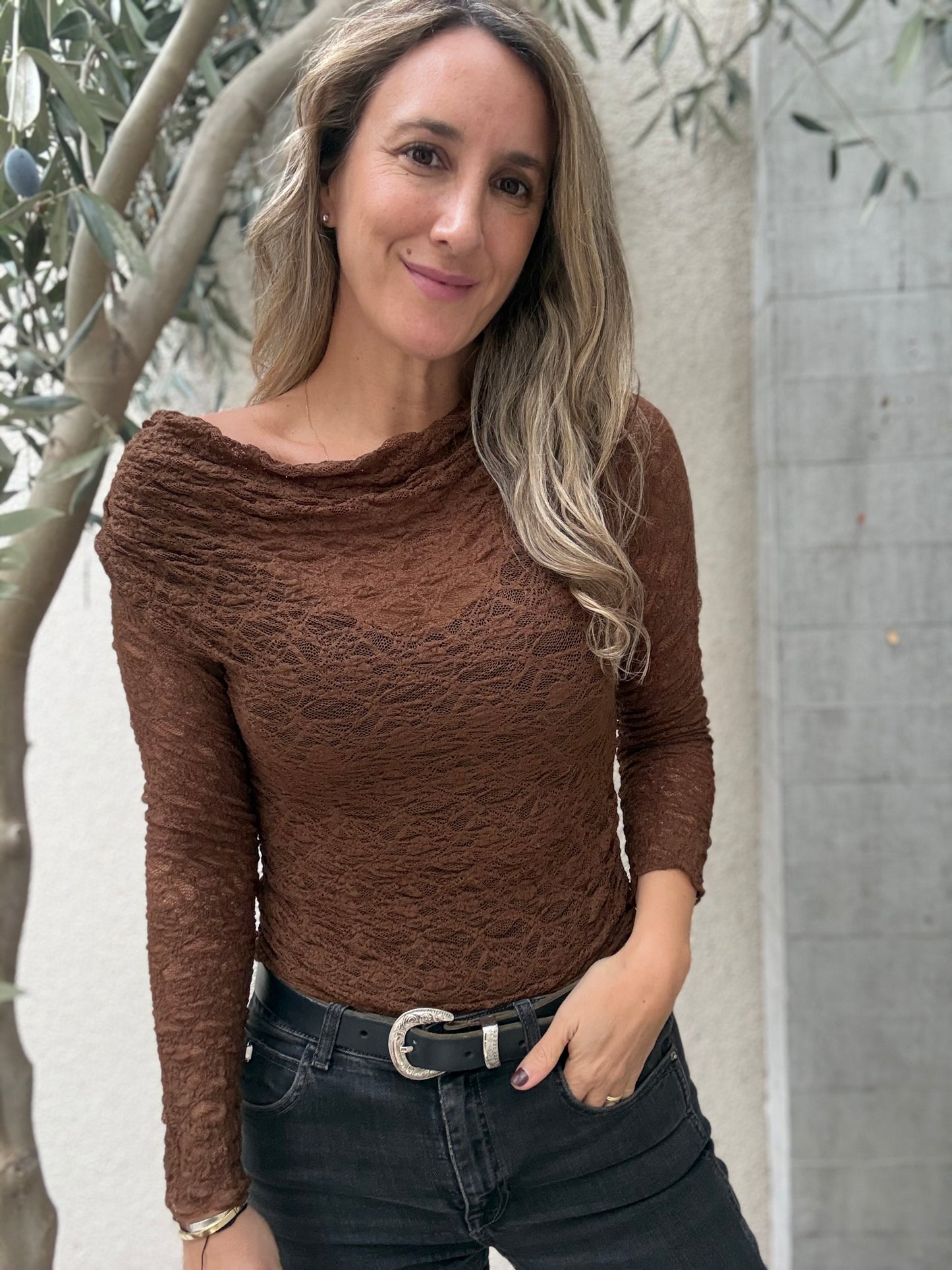 Polera encaje hombre café