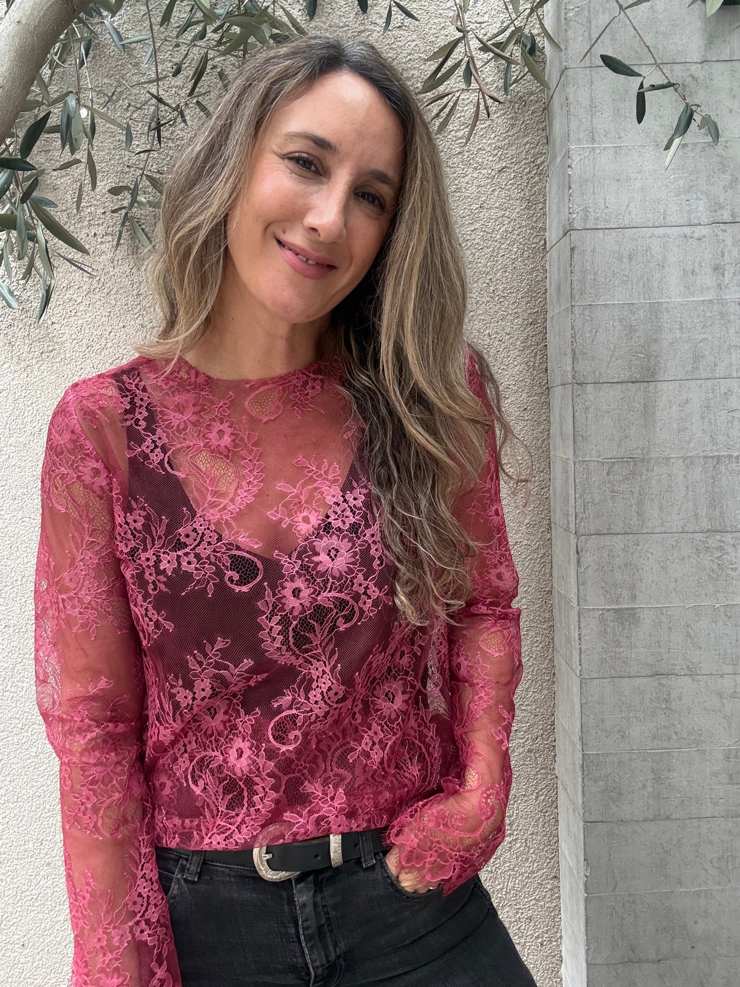 Polera simple encaje fucsia