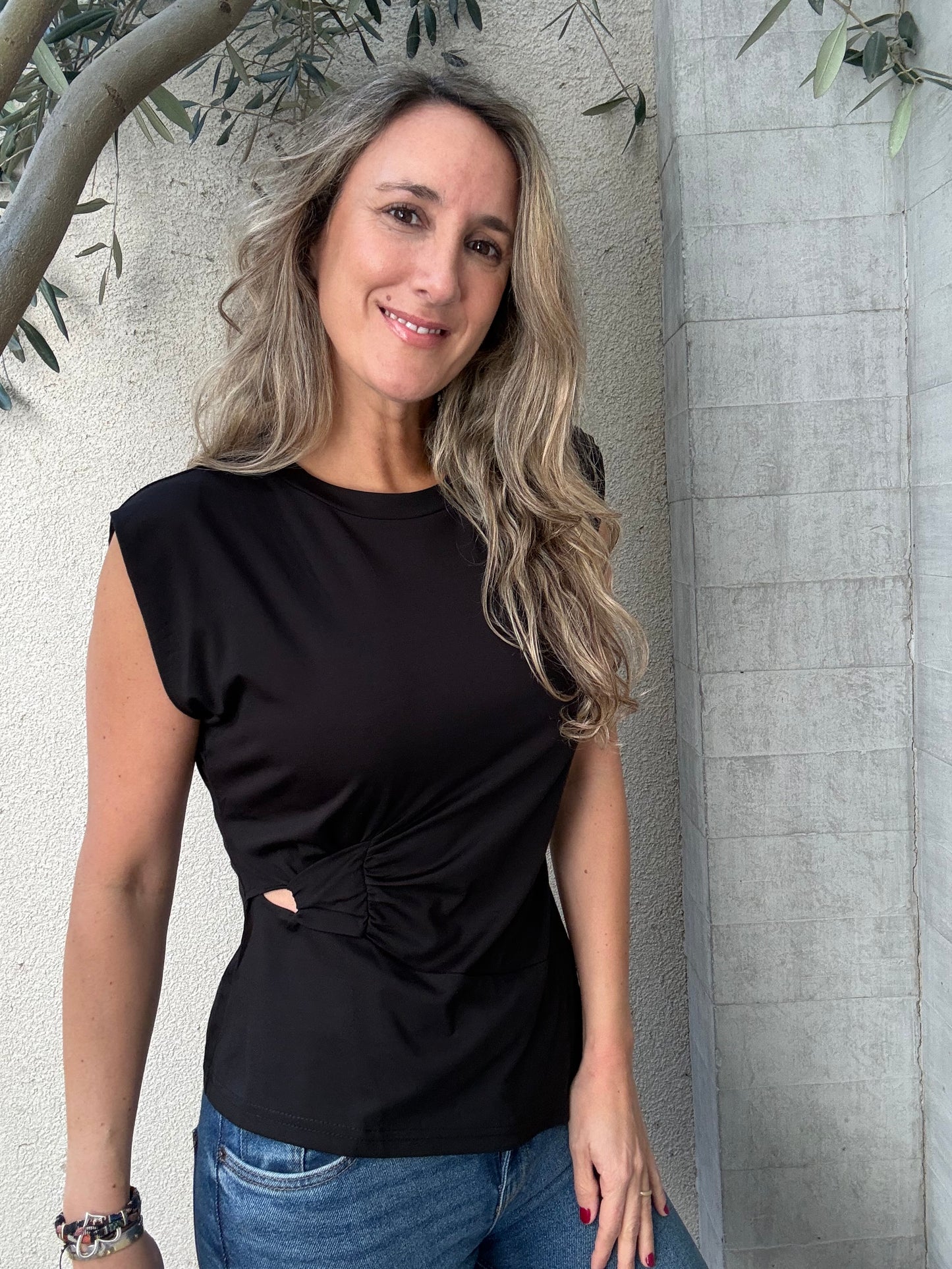 Polera desigual negra