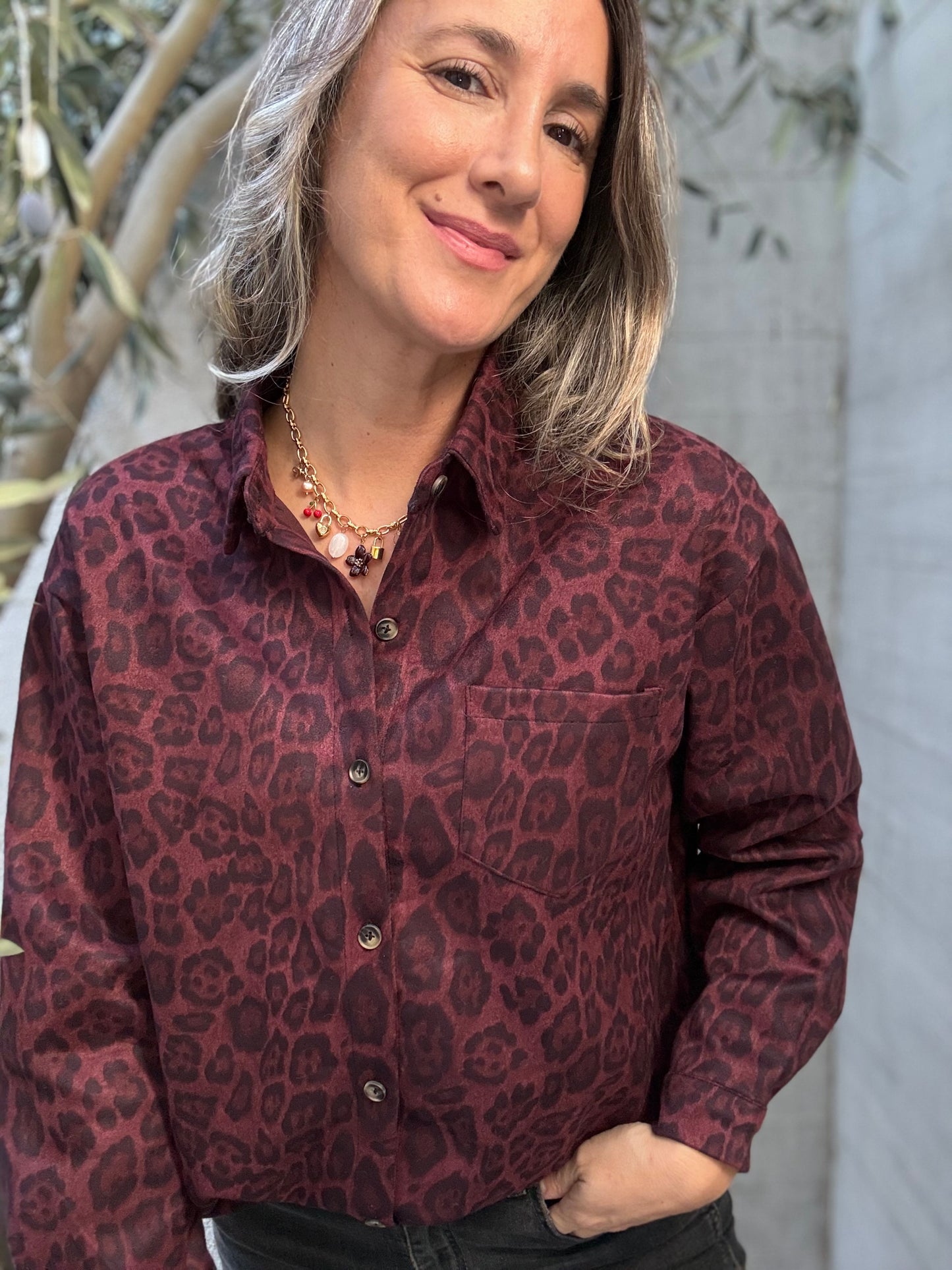 Blusa suede print burdeo