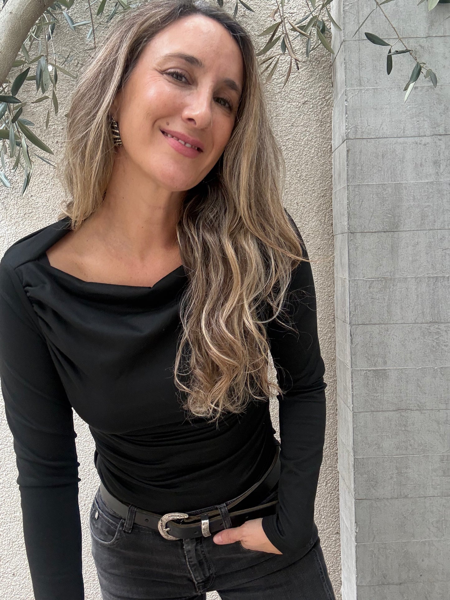 Polera drapeada negro