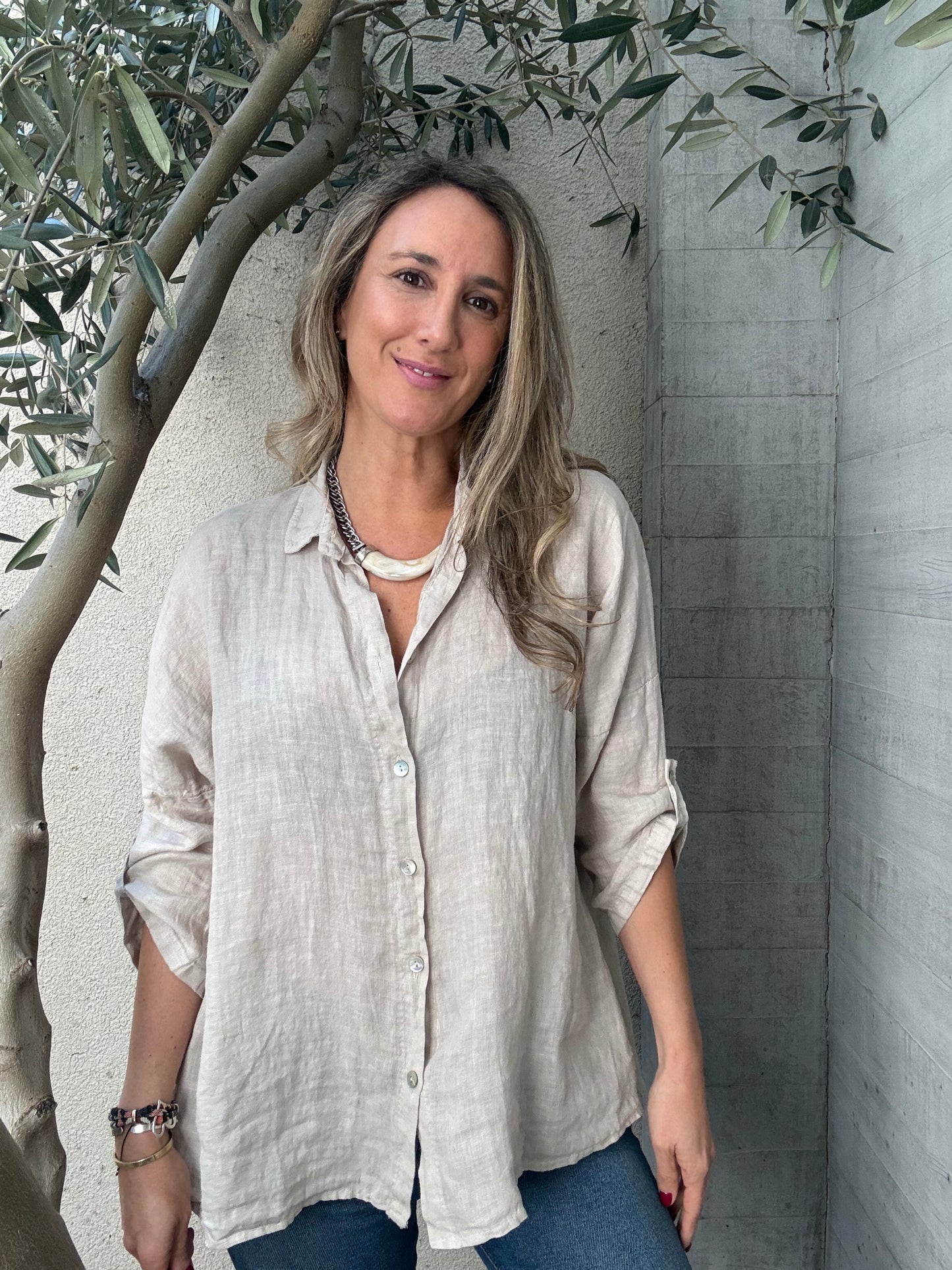 Blusa clásica 100% lino beige