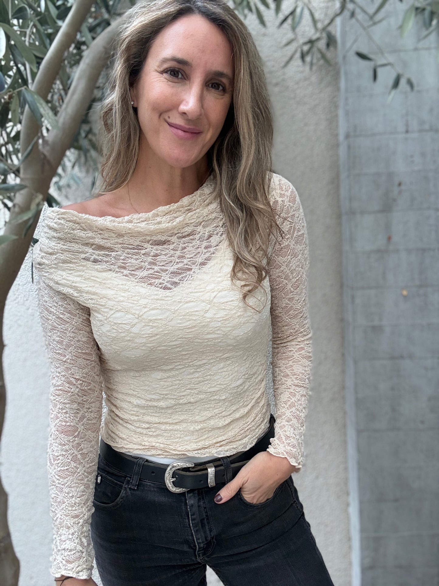 Polera encaje hombre beige