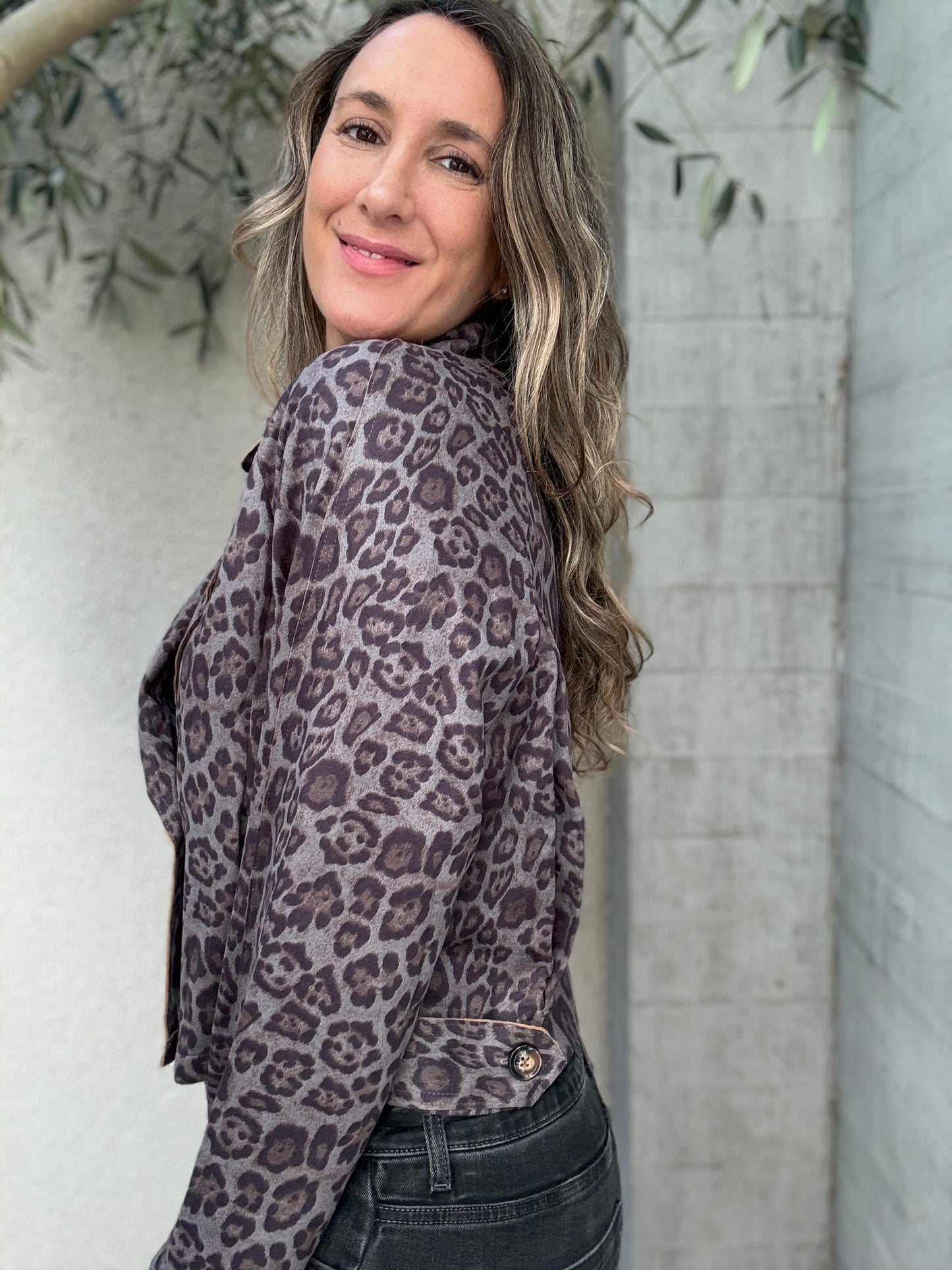 Chaqueta suede print gris