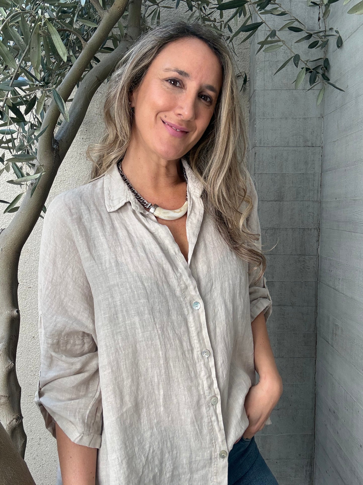 Blusa clásica 100% lino beige