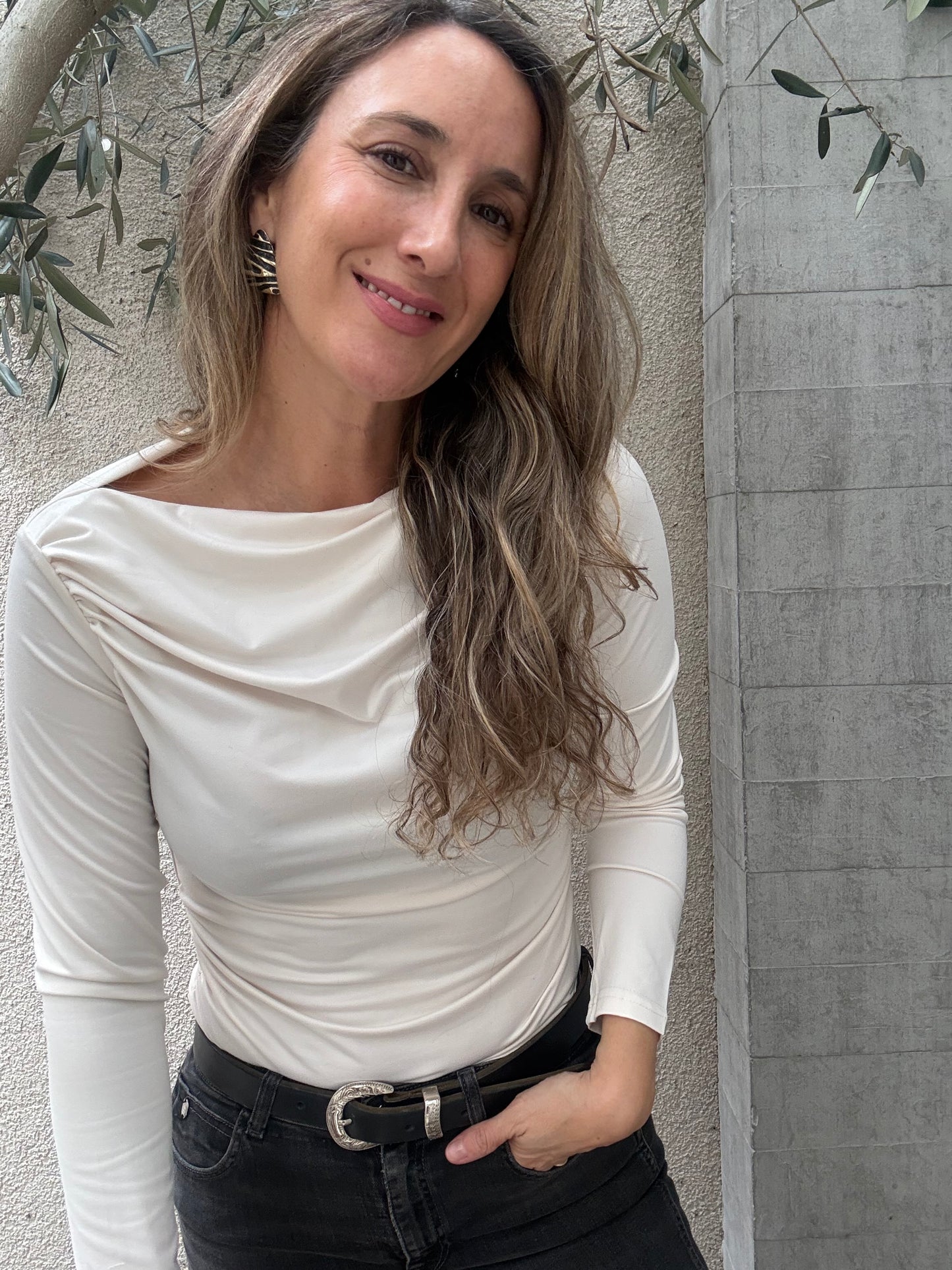 Polera drapeada blanca
