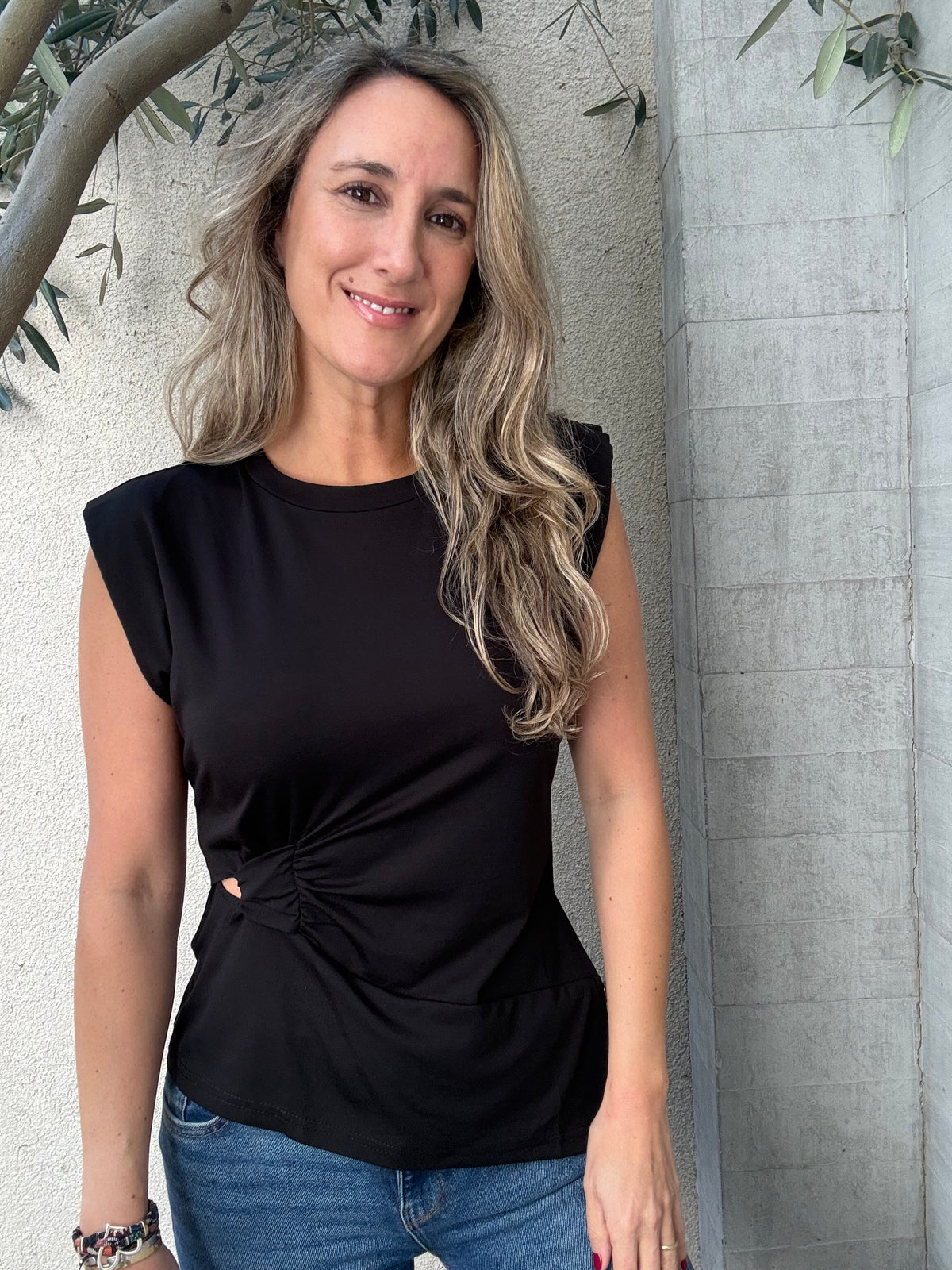 Polera desigual negra