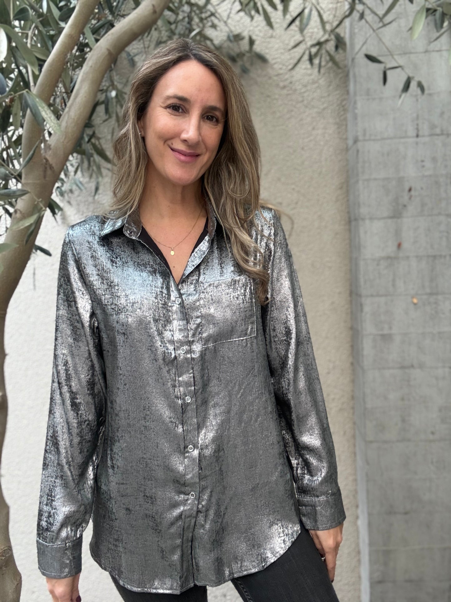 Blusa metalizada plateada