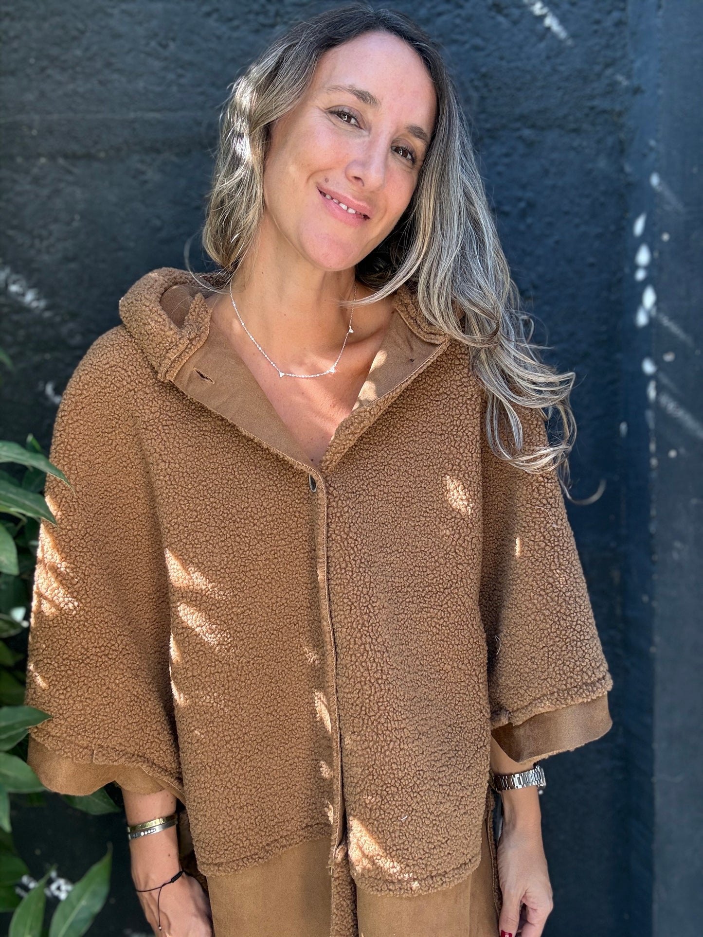 Poncho corderito camel